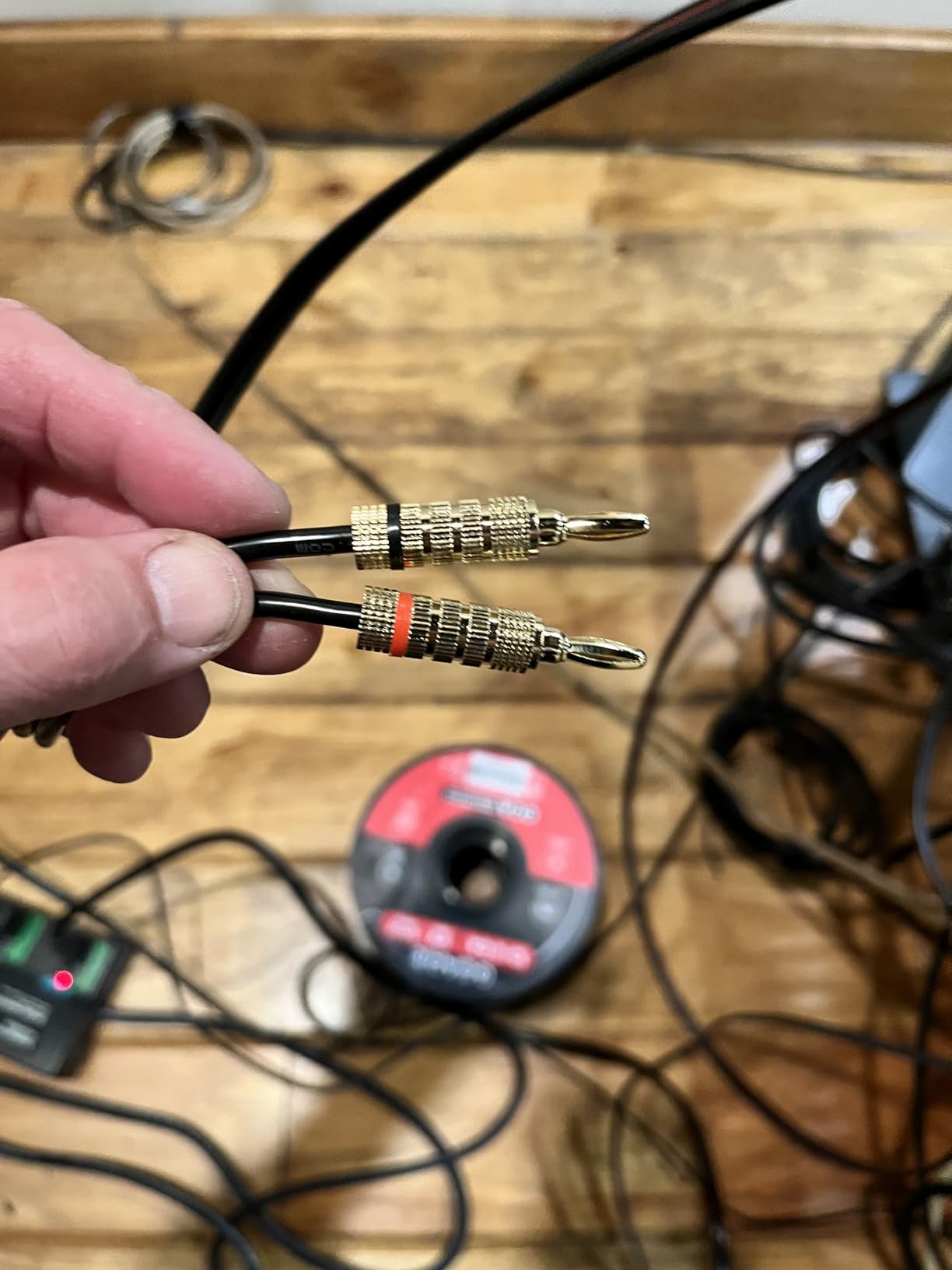 WGGE WG-3333 24k Gold Plated Speaker Banana Plugs-Closed Screw Type (12 Pairs (24 Plugs)) customer photo 2