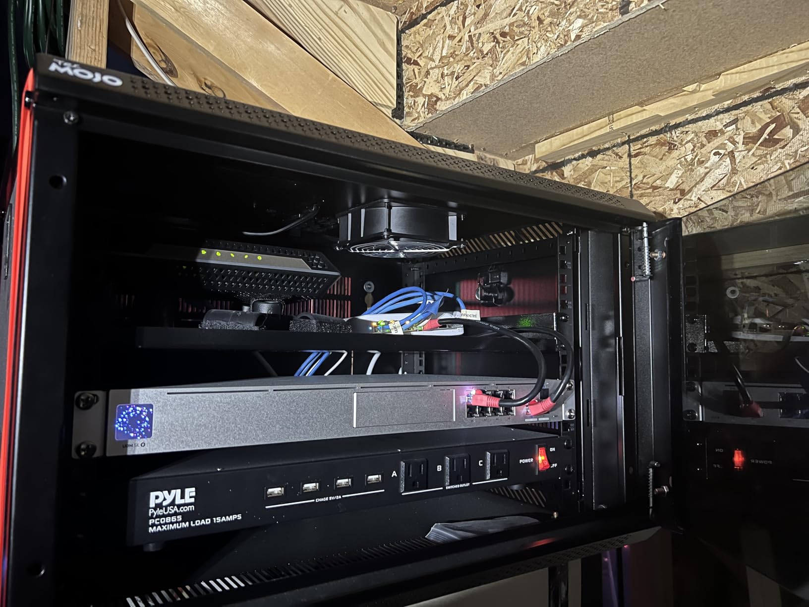 Pyle 19 Outlet 1U 19 Inch Rackmount PDU Power Distribution Supply Center Conditioner Strip Unit Surge Protector 15 Amp Circuit Breaker 4 USB Multi Device Charge Ports 15FT Cord, Black - PCO865 customer photo 1