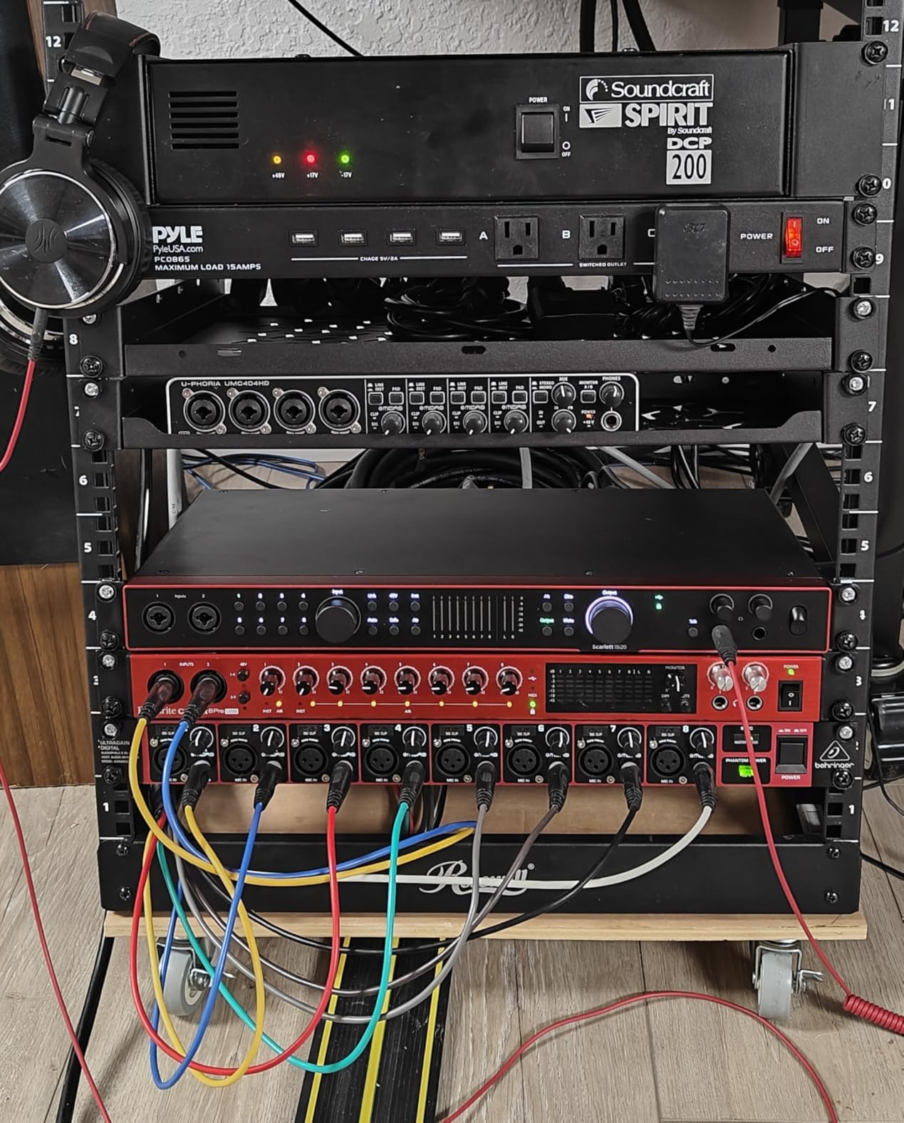 Pyle 19 Outlet 1U 19 Inch Rackmount PDU Power Distribution Supply Center Conditioner Strip Unit Surge Protector 15 Amp Circuit Breaker 4 USB Multi Device Charge Ports 15FT Cord, Black - PCO865 customer photo 2