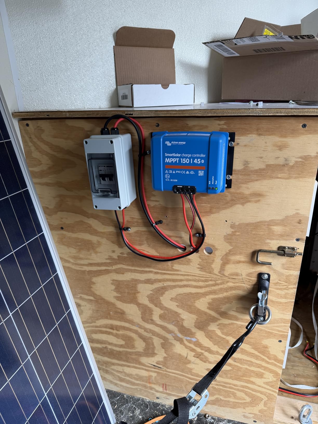 Victron Energy SmartSolar MPPT Solar Charge Controller (Bluetooth) - Charge Controllers for Solar Panels - 150V 35 amp 12/24/36/48-Volt customer photo 1