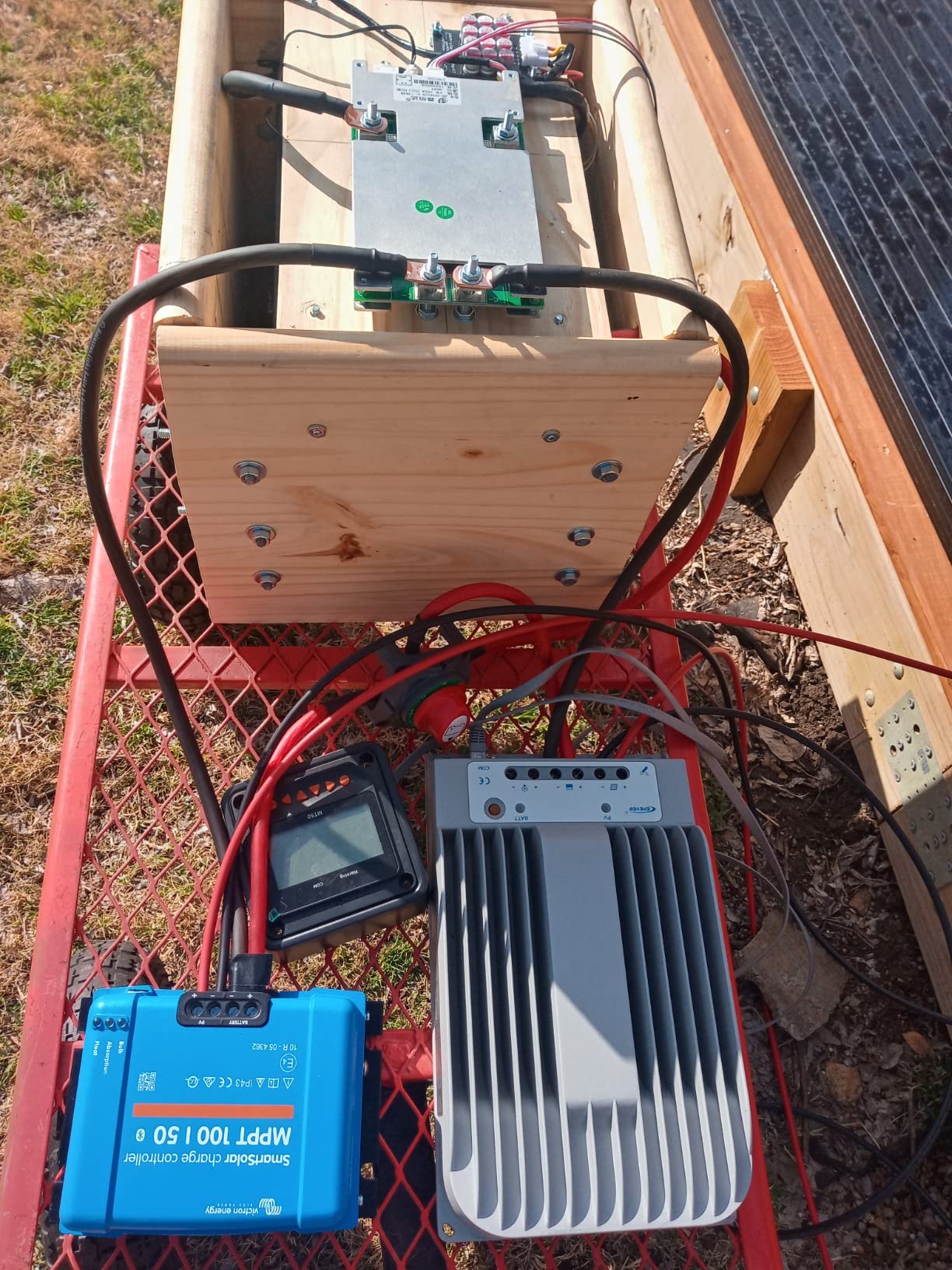 Victron Energy SmartSolar MPPT Solar Charge Controller (Bluetooth) - Charge Controllers for Solar Panels - 100V, 50 amp, 12/24-Volt customer photo 1