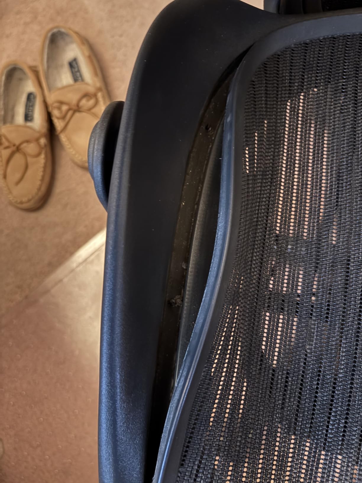 Herman Miller Classic Aeron Chair-Aluminum, Size B customer photo 2