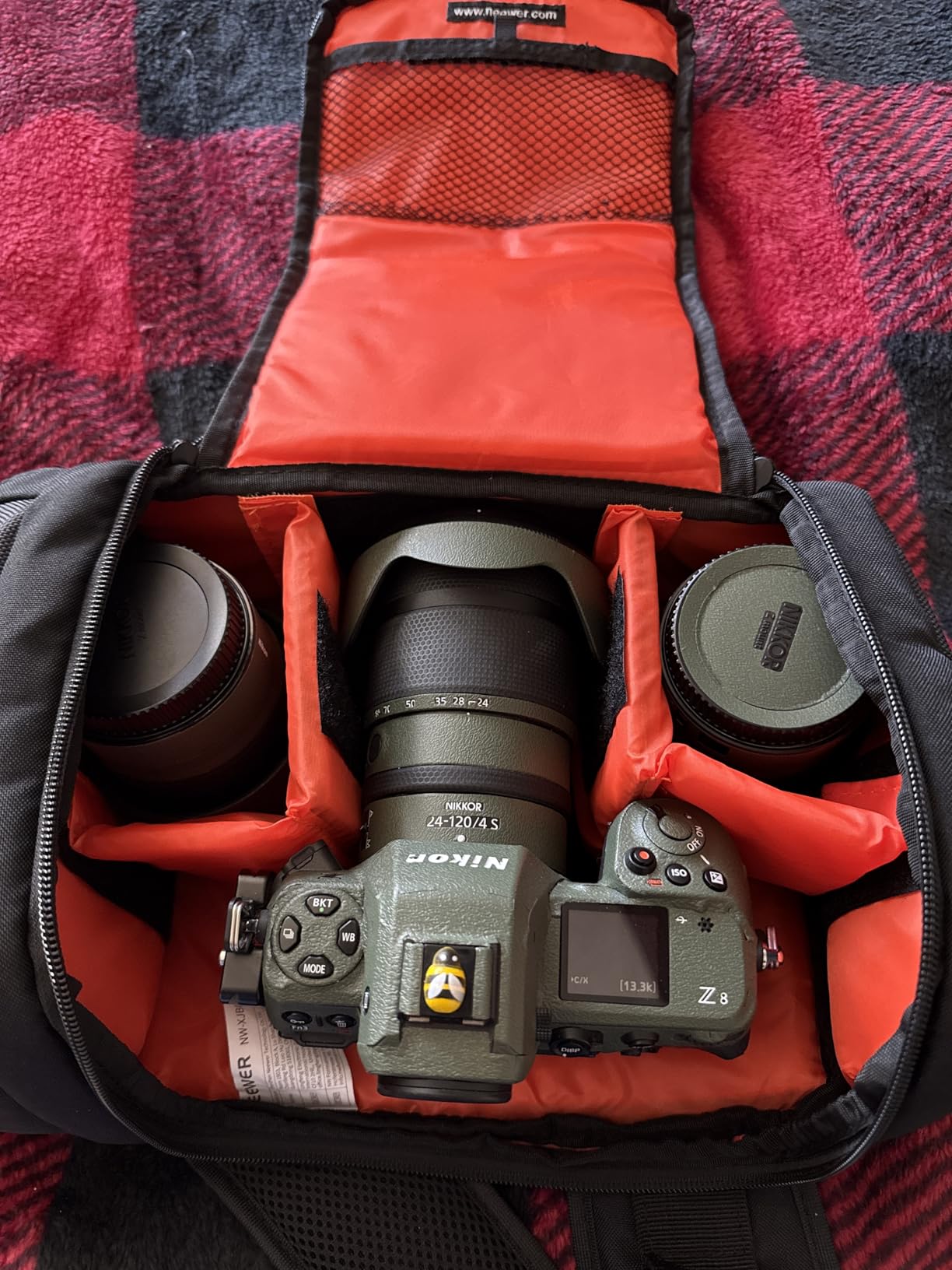 Neewer Convertible Rolling Camera Backpack for SLR/DSLR Cameras and Accessories (NW3300) - Black customer photo 1