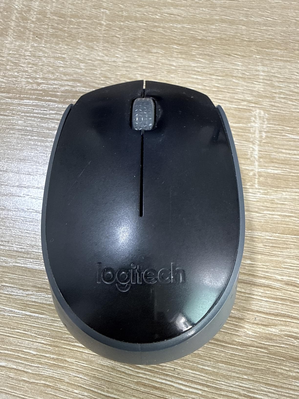 Logitech M170 Wireless Mouse for PC, Mac, Laptop, 2.4 GHz with USB Mini Receiver, Optical Tracking, 12-Months Battery Life, Ambidextrous - Black customer photo 1