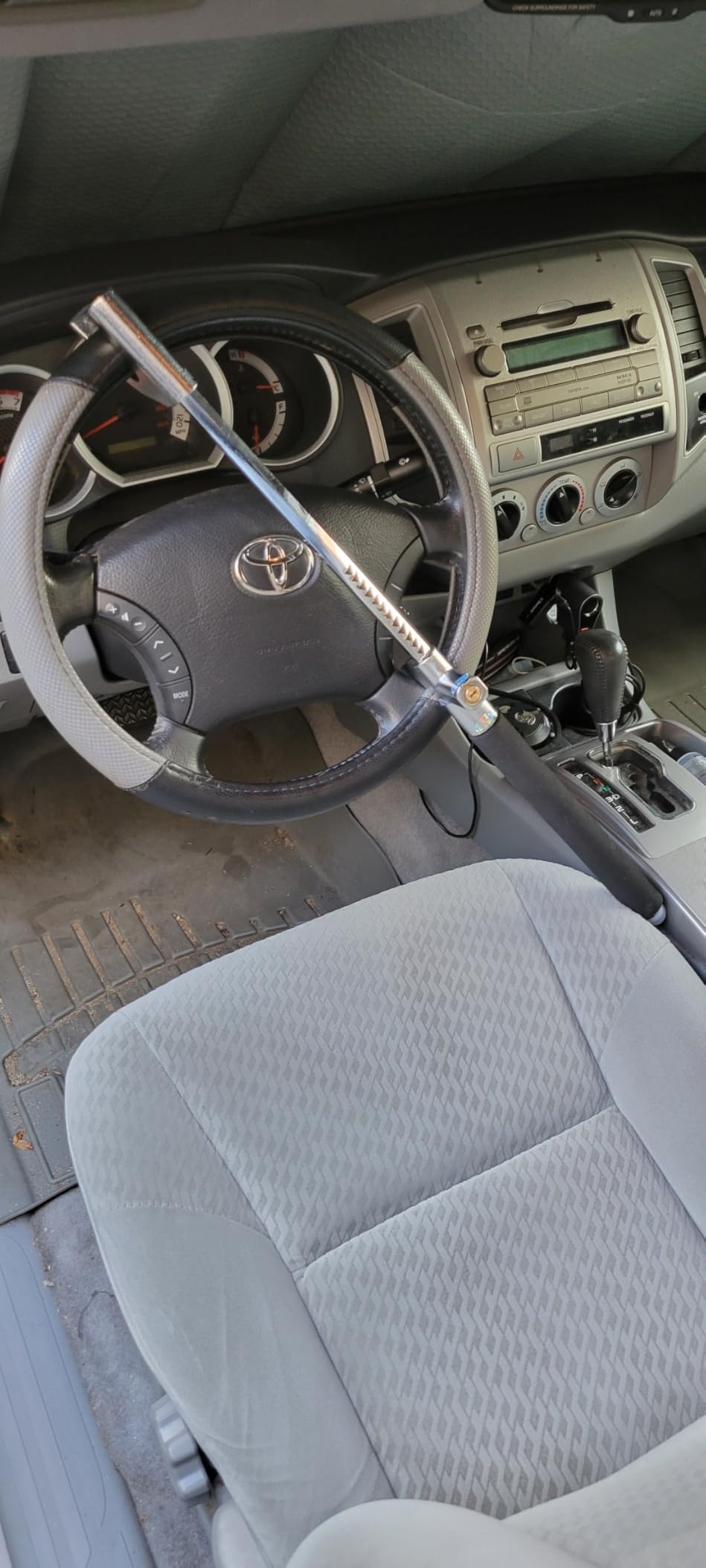 MONOJOY Steering Wheel Lock Universal Security Car Locks with Safety Hammer Heavy Duty Carro Wheel Locks Retractable Anti-Theft Prevention Device for Truck SUV Van Accessories, Black customer photo 1