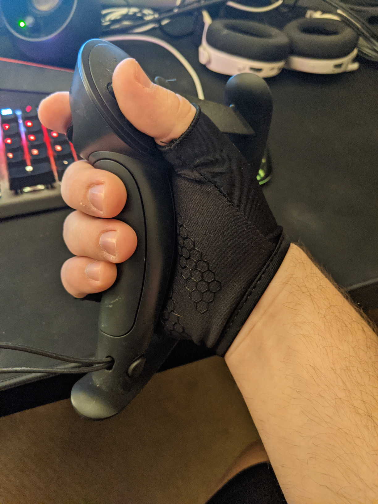 Foamy Lizard Gaming Grip Gloves Hexotech Pro Gamer Anti-Sweat Fingerless Tactical Gloves for Controller Grip customer photo 1