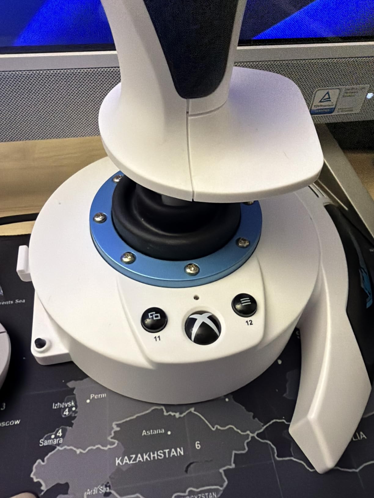 Thrustmaster T-Flight Hotas One Flight Stick Controller for PC & Xbox Series X|S, Precision Joystick with Detachable Throttle, Realistic Flight Simulator Controller customer photo 2