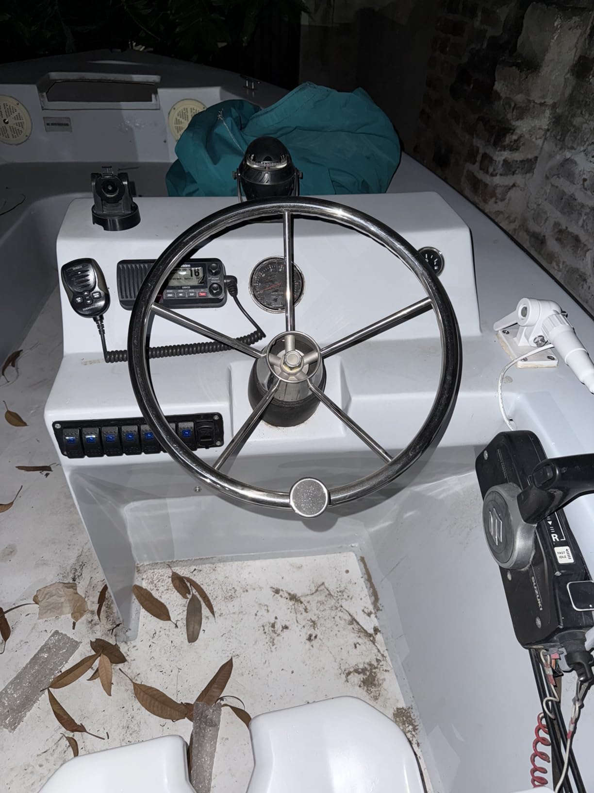 Uniden UM435BK Advanced Fixed Mount VHF Marine Radio, All USA/International/Canadian Marine Channels including new 4-Digit, CDN 