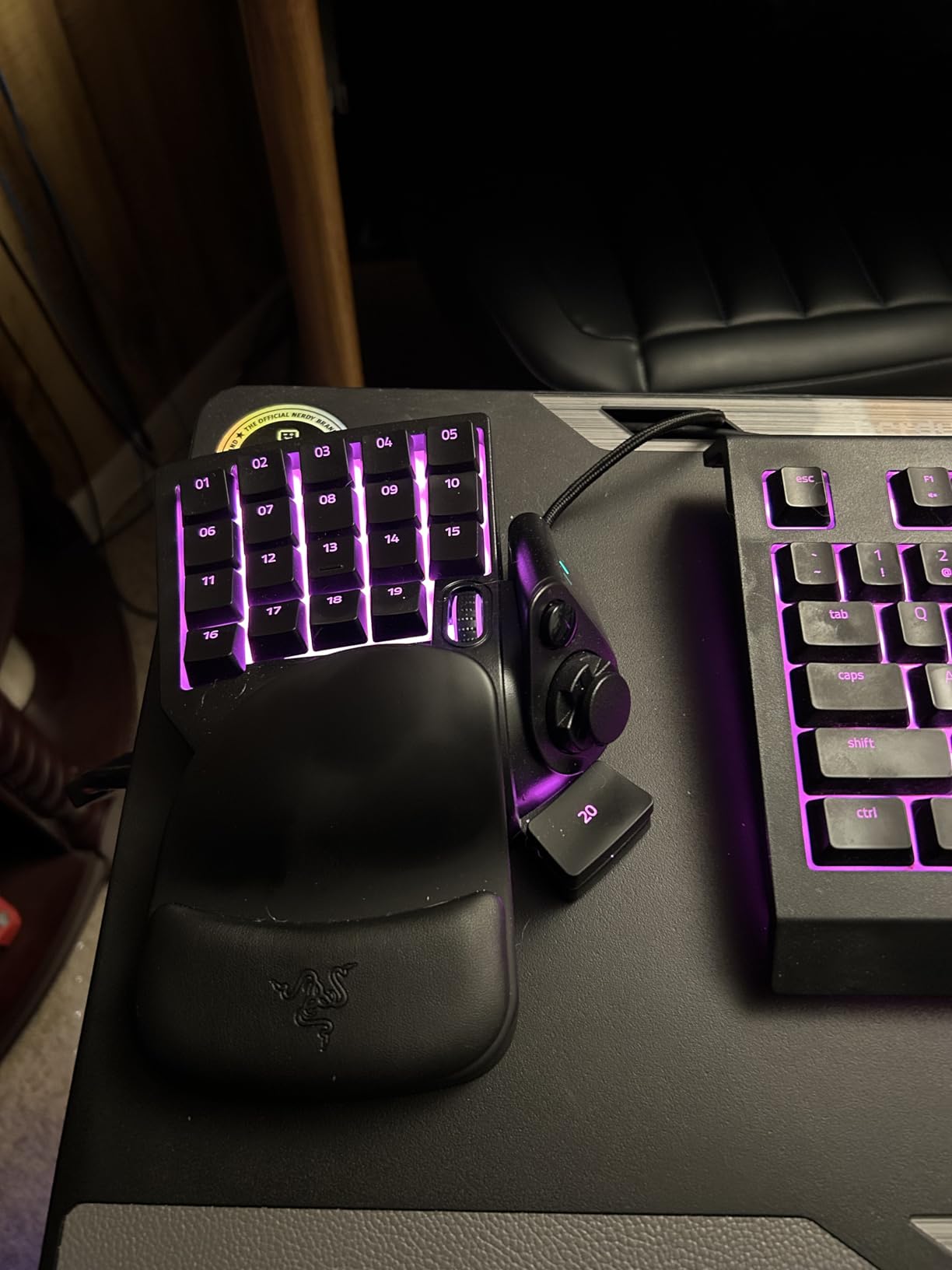 Razer Tartarus V2 Gaming Keypad: Mecha Membrane Key Switches - One Handed Keyboard - 32 Programmable Keys - Customizable Chroma RGB Lighting - Programmable Macros - Snap Tap - Black customer photo 1