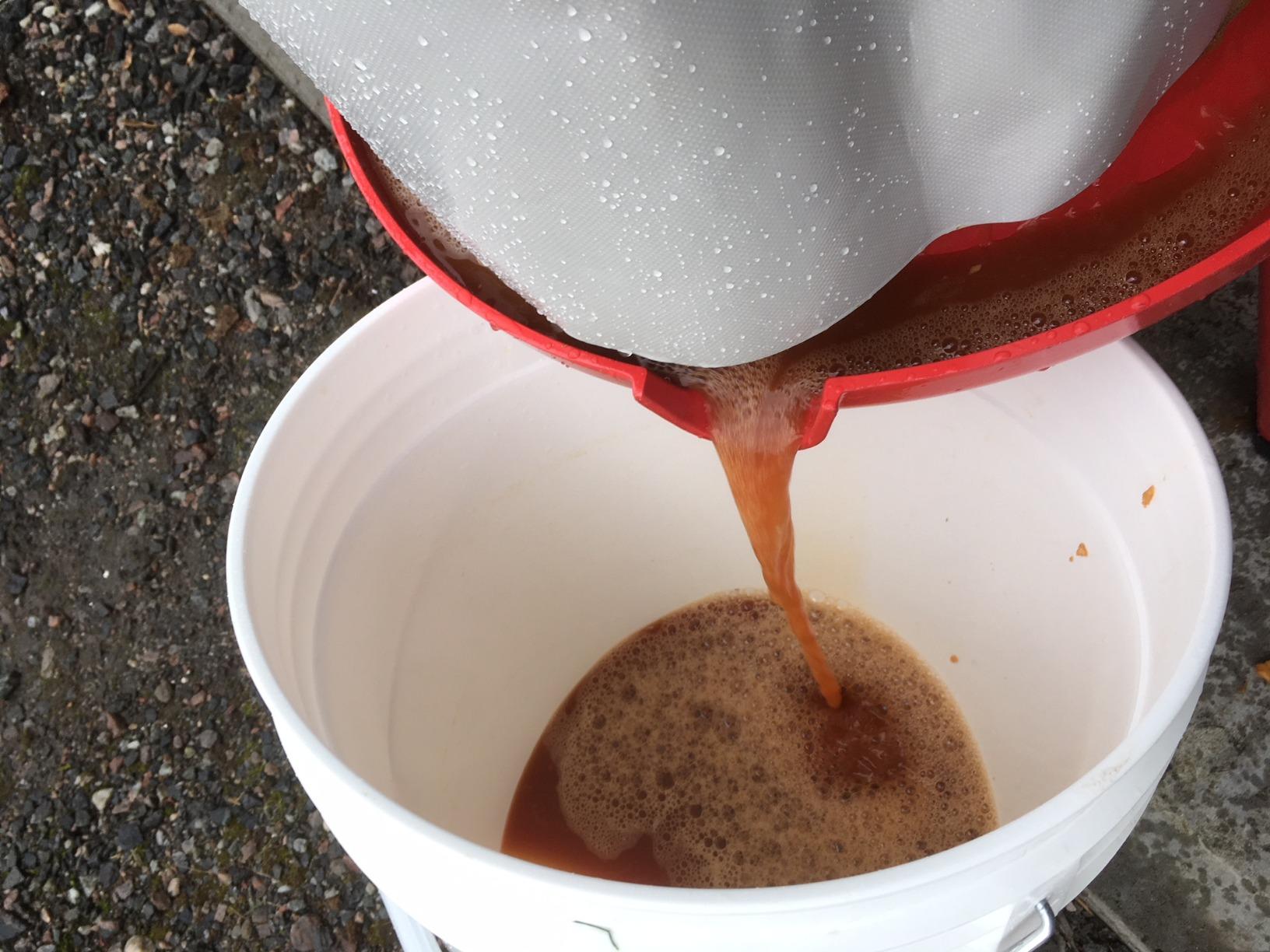 Hydraulic Fruit Wine Press - Electricity-Free/Water-powered Cider Wine Bladder Press, Natural Juice Making(5.3 Gallon, with Filter Bag/Splash Guard) customer photo 2