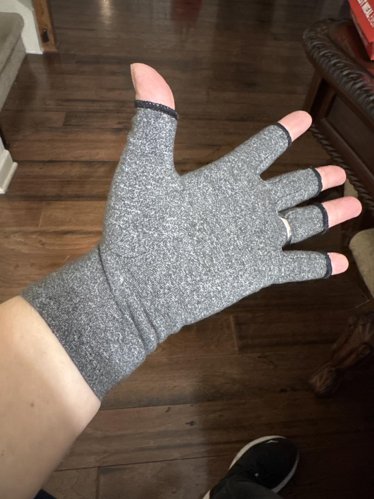 Duerer Arthritis Gloves Women Men, Carpal Tunnel, Rheumatoid, Tendonitis, Fingerless Hand Thumb Compression Gloves customer photo 2