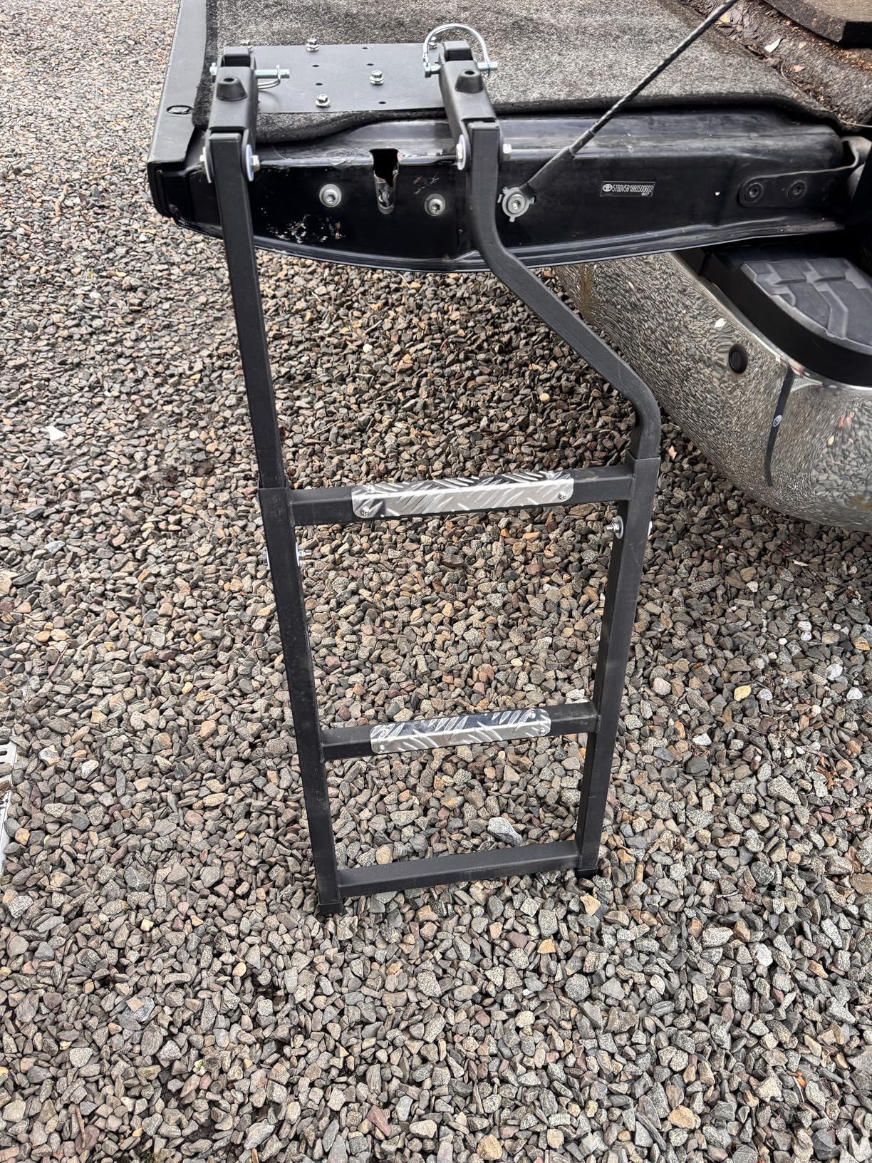 Beech Lane Pickup Truck Tailgate Ladder - Universal Fit, Stainless Steel Self Drilling Hex Screws for Easy Install, Durable Aluminum Step Grip Plates, and Sturdy Rubber Ladder Feet customer photo 1