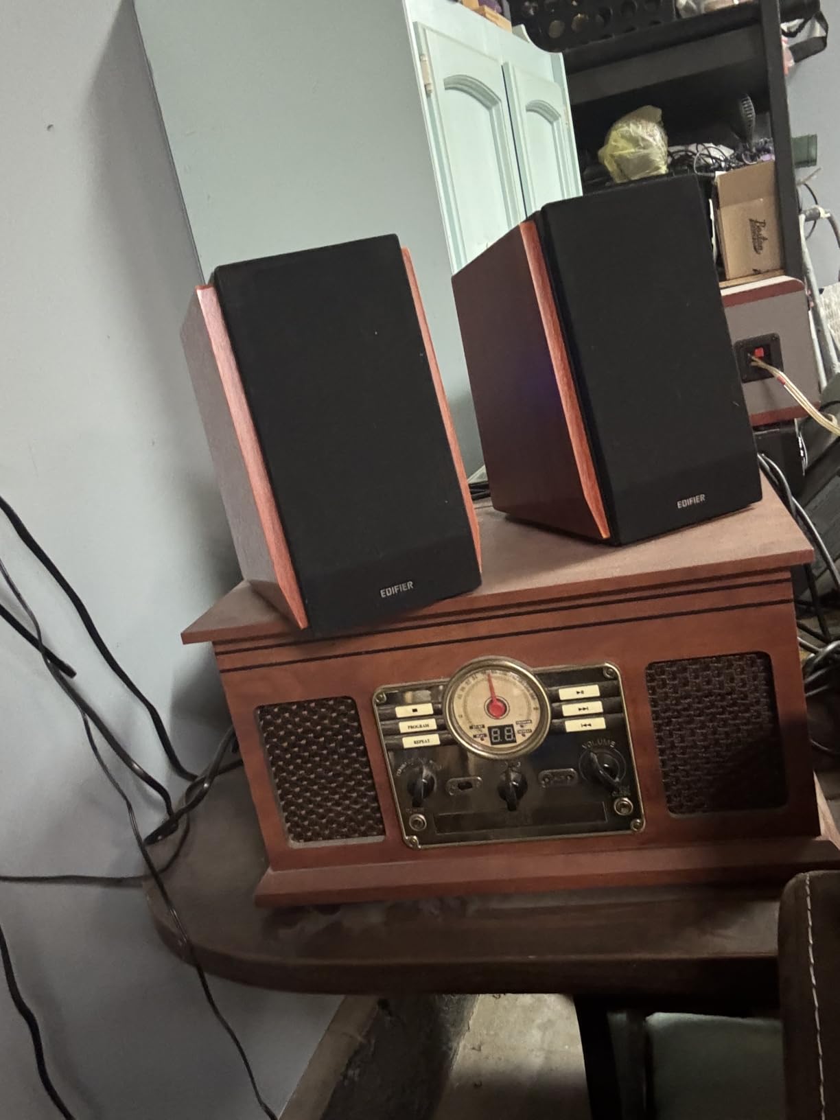 Edifier R1700BT Amplified Bluetooth Bookshelf Speaker System, 2.0 Powered Active Speakers 66 Watt RMS - Wooden customer photo 1