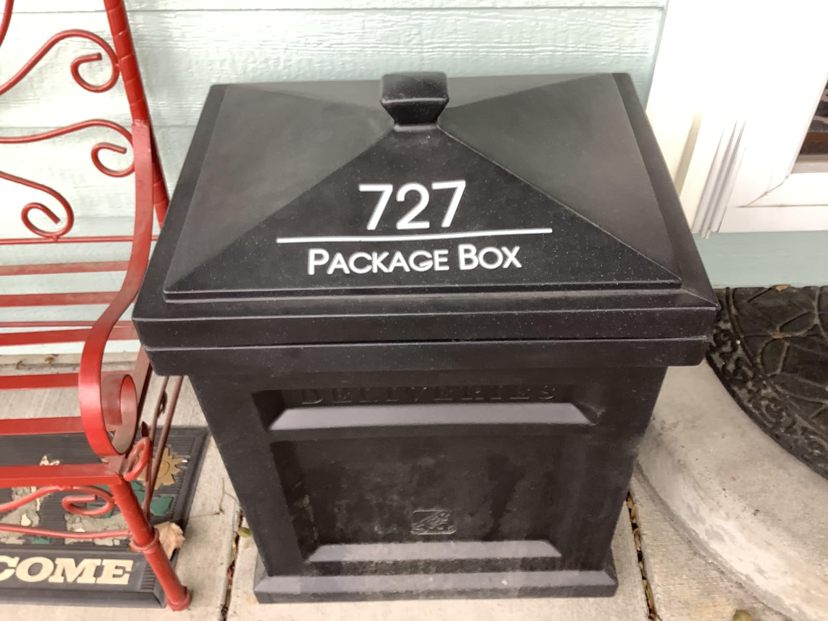 Step2 Express Parcel Delivery Box, Large Outdoor Package Bin with Lid, Weather-Resistant, Black customer photo 1