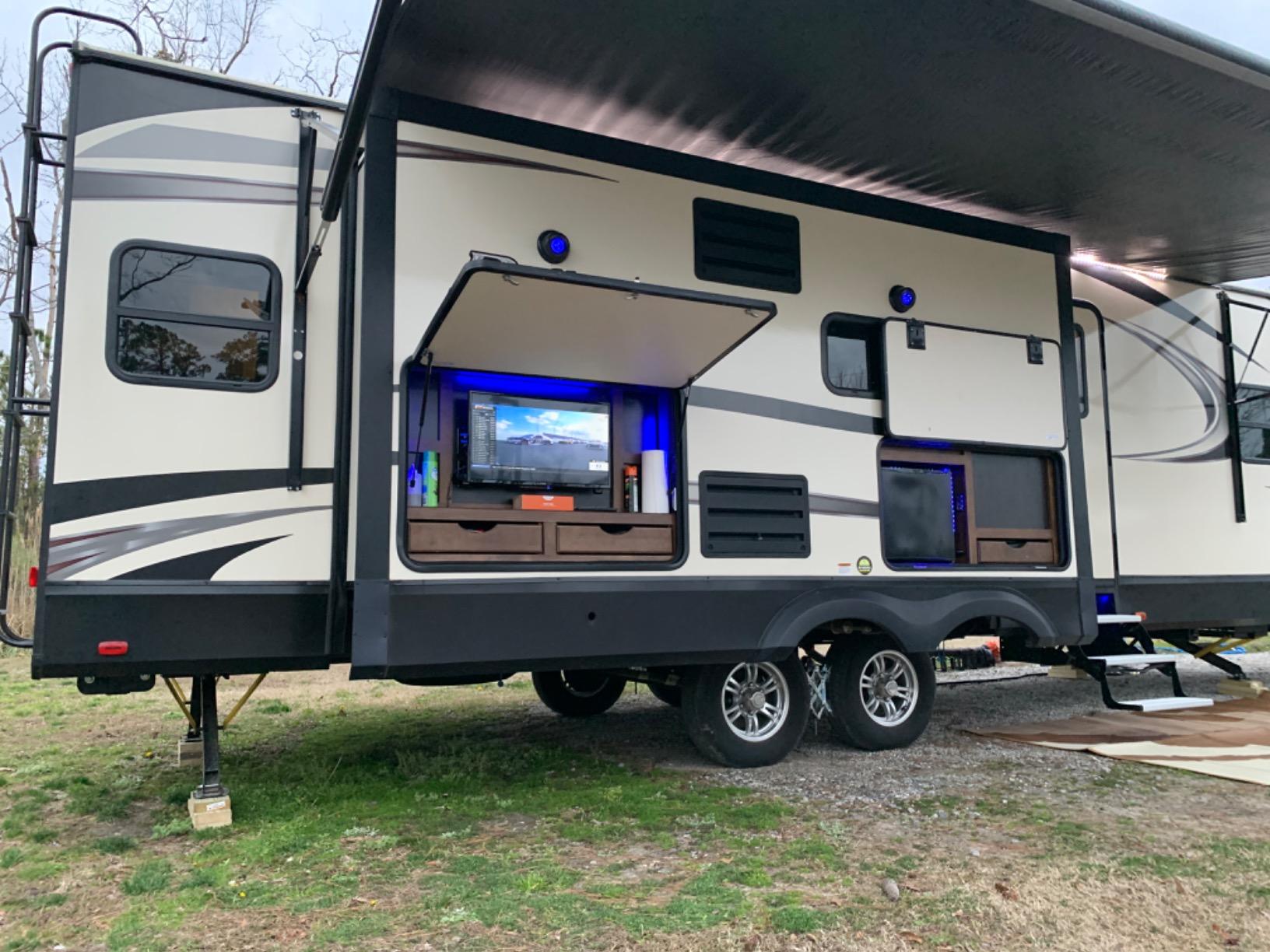 Mount-It! Lockable RV TV Mount 23-55 Inch, Full Motion RV TV Wall Mount for Camper & Travel Trailer, Quick Release Locking Arm RV TV Bracket, Heavy Duty VESA 75x75-400x400, 77 lb customer photo 1