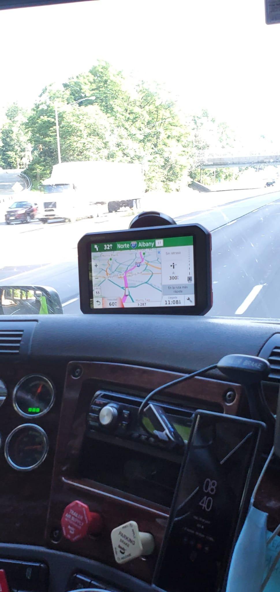Garmin dezlCam 785 LMT-S, GPS Truck Navigator with Built-in Dash Cam customer photo 2
