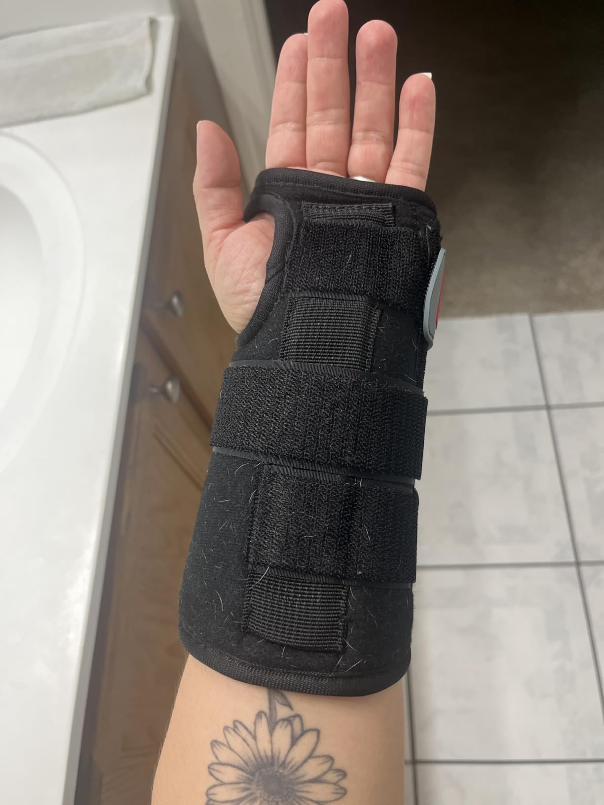 FEATOL Wrist Brace Hand Brace, Carpal Tunnel Wrist Splint Night Support for Women Men, Pain Relief Support -Tendonitis, Arthritis, Sprain, Right Hand, Small/Medium customer photo 2