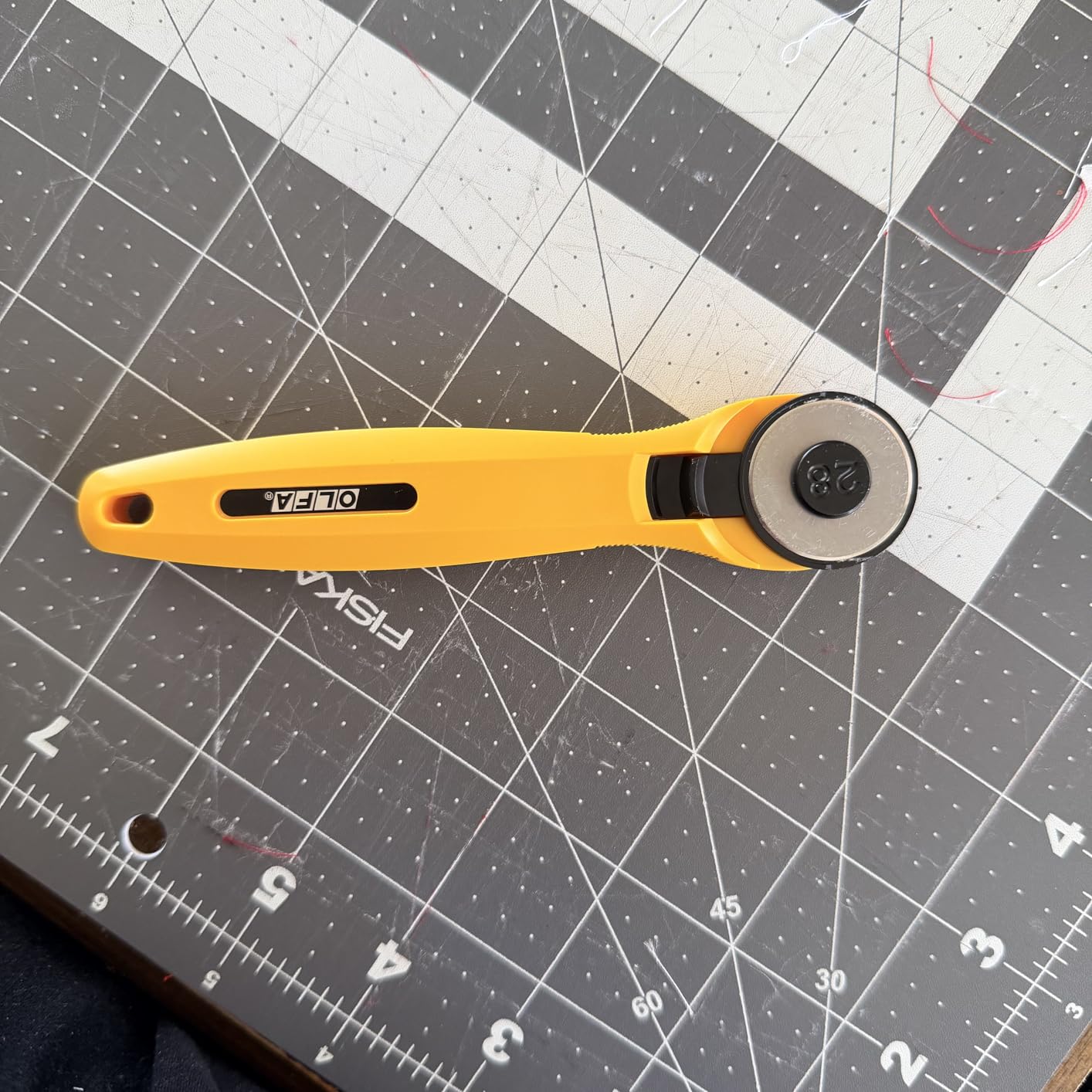 OLFA 28mm Quick-Change Rotary Cutter (RTY-1/C) - Rotary Fabric Cutter w/Blade Cover for Quilting, Sewing, Crafts, Replacement Blade: OLFA RB28-2 customer photo 2