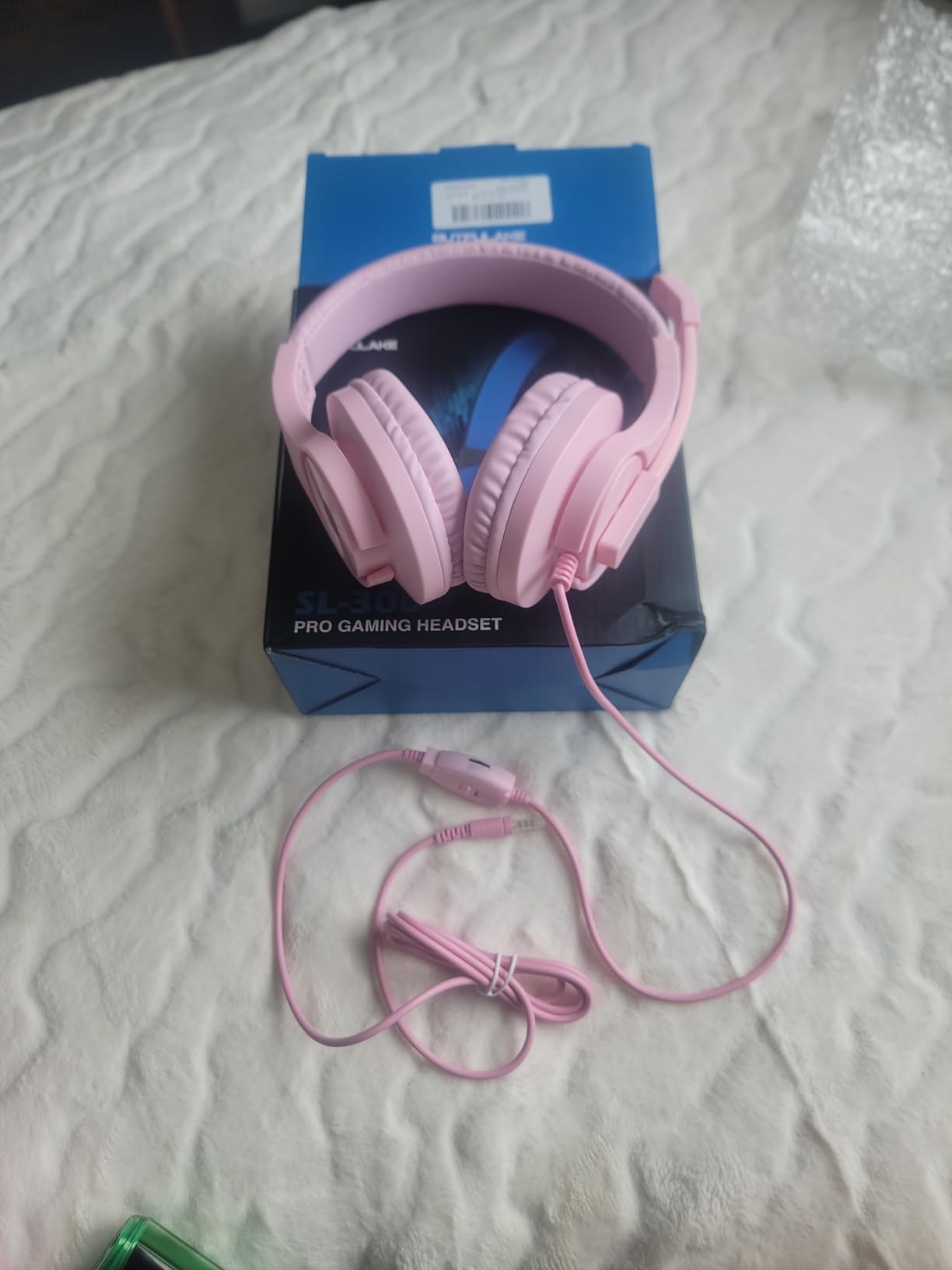 DIWUER Gaming Headset for Xbox One, PS4, PS5, Nintendo Switch, Bass Surround and Noise Cancelling 3.5mm Over Ear Headphones with Mic for Laptop PC Smartphones, Pink customer photo 1