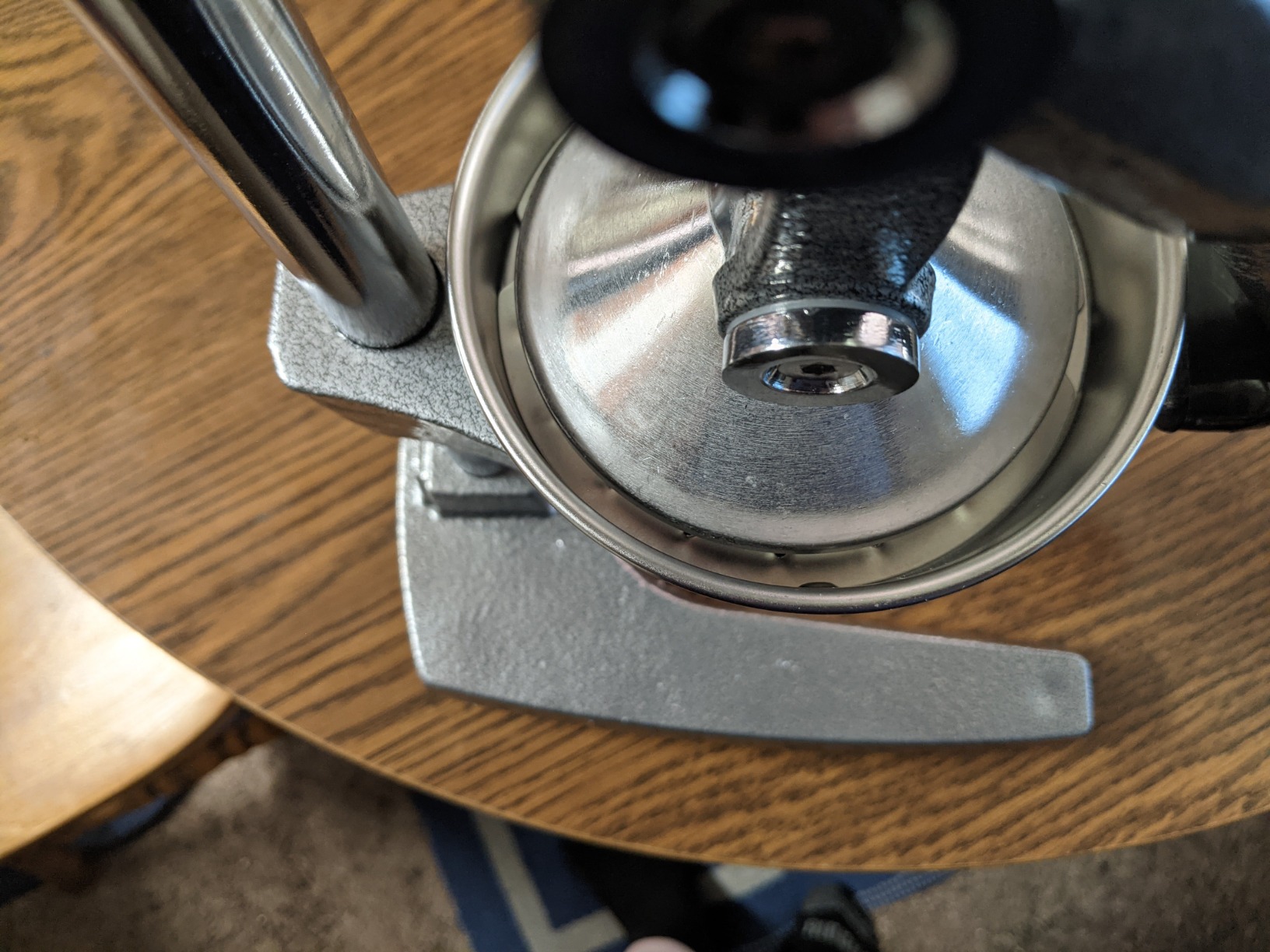 Zulay Kitchen Cast Iron Juicer - Easy-to-Clean Heavy-Duty Manual Juicer, Professional Citrus Juicer - Stainless Steel Lemon Squeezer - Manual Citrus Press & Orange Squeezer - Orange Juicer (Black) customer photo 2