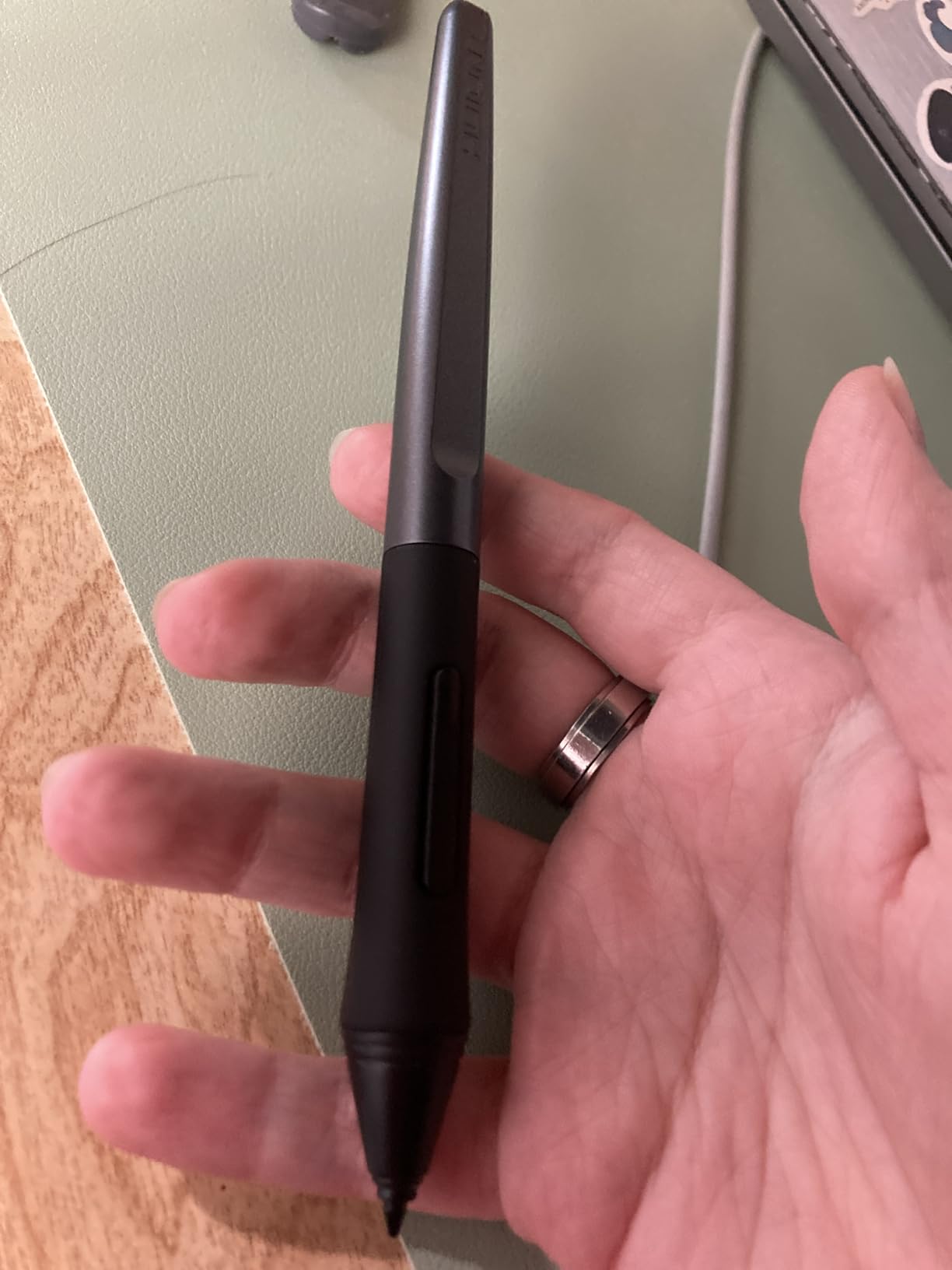 HUION PW100 Battery-Free Stylus for Huion Inspiroy H640P H950P H1060P H610Pro V2 HS610 HS64 H420X H580X H610X Graphics Tablet customer photo 1