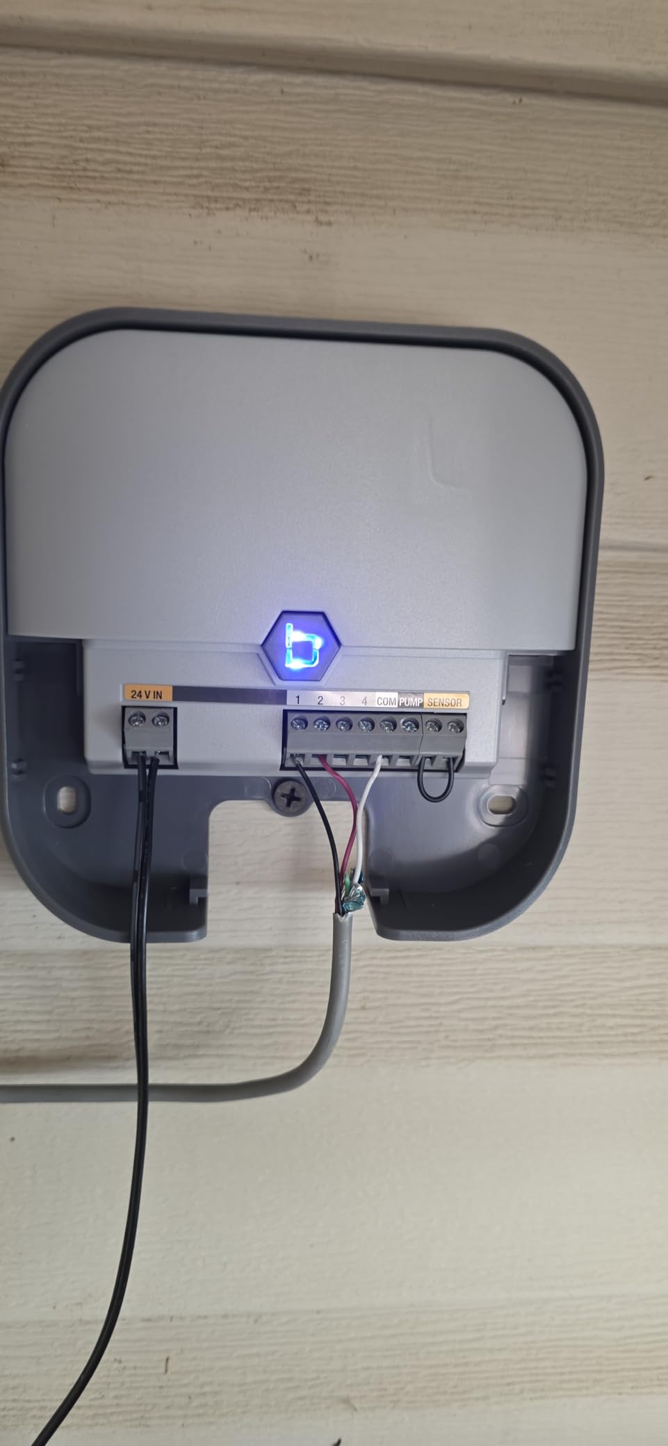 Orbit 57915 B-hyve 4-Zone Indoor Smart Sprinkler Controller customer photo 1