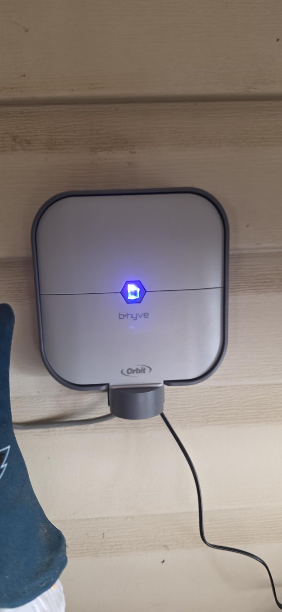 Orbit 57915 B-hyve 4-Zone Indoor Smart Sprinkler Controller customer photo 2