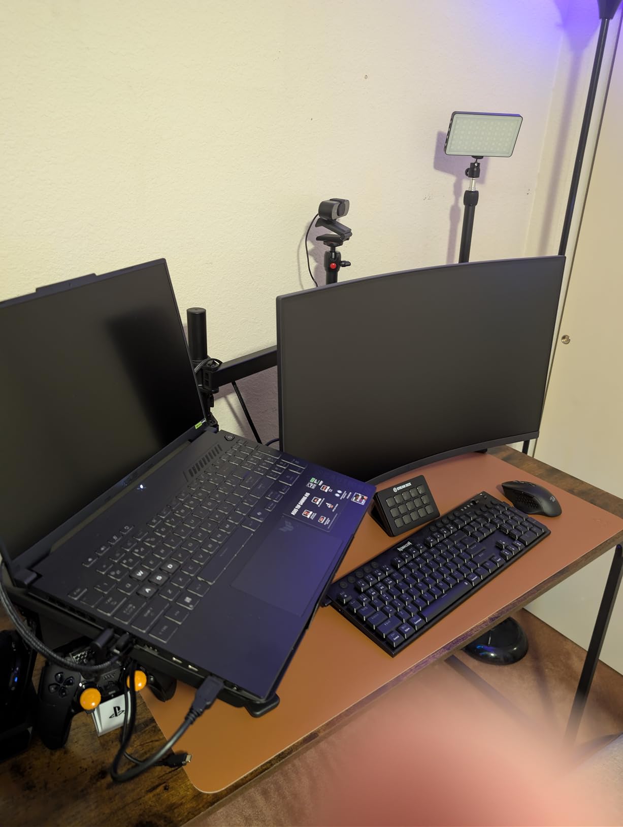 HUANUO Adjustable Monitor Stand, Single Arm Desk Mount for 32 inch Screen and 17 inch Laptop, Heavy Duty Ergonomic Bracket Holds 22lbs customer photo 2