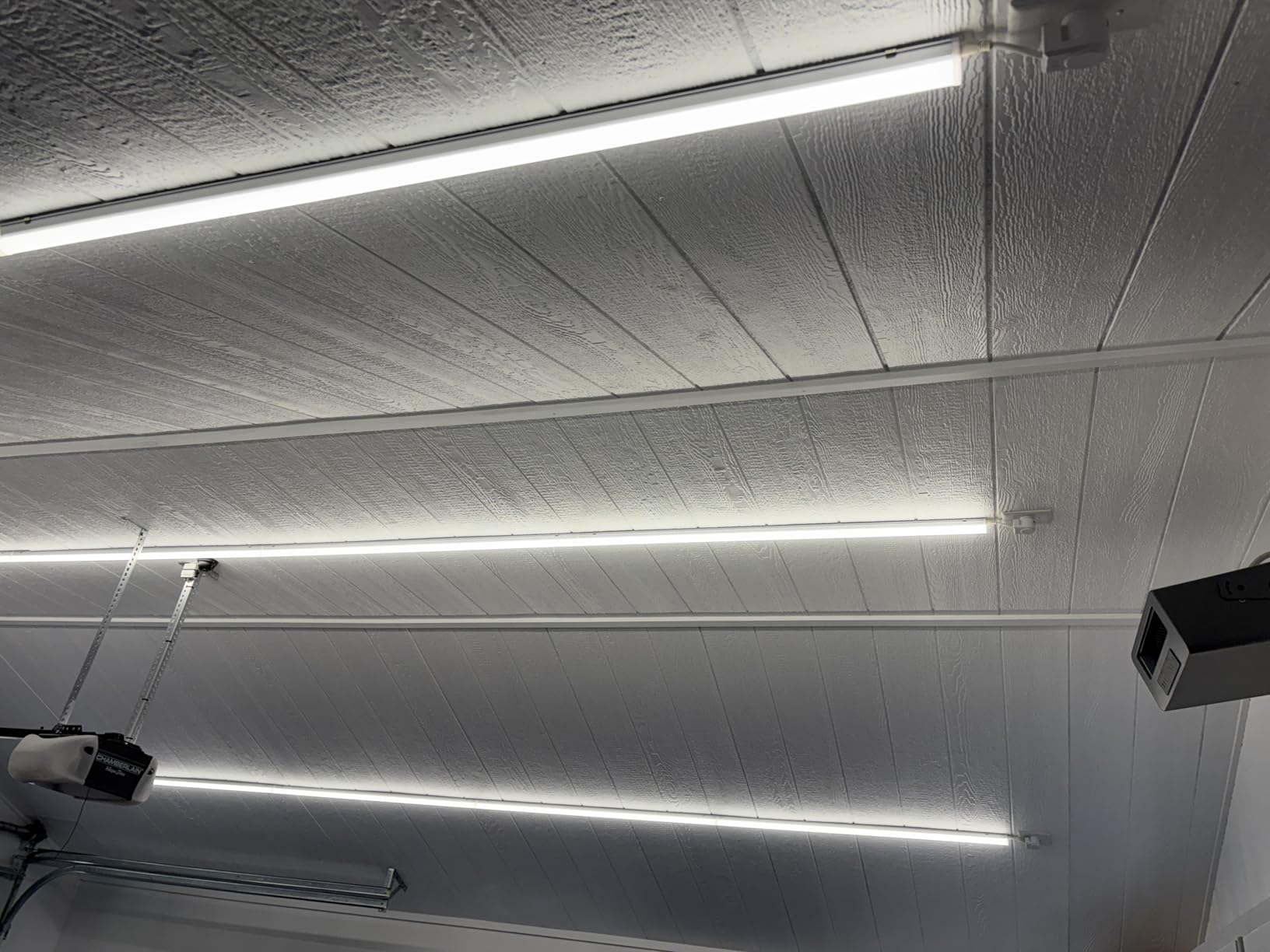 Barrina (Pack of 12) LED T5 Shop Light, 4FT, 2200lm, 6500K (Super Bright White), 20W, Utility Shop Lights, Ceiling and Under Cabinet Light, ETL Listed, Corded Electric with ON/Off Switch customer photo 1