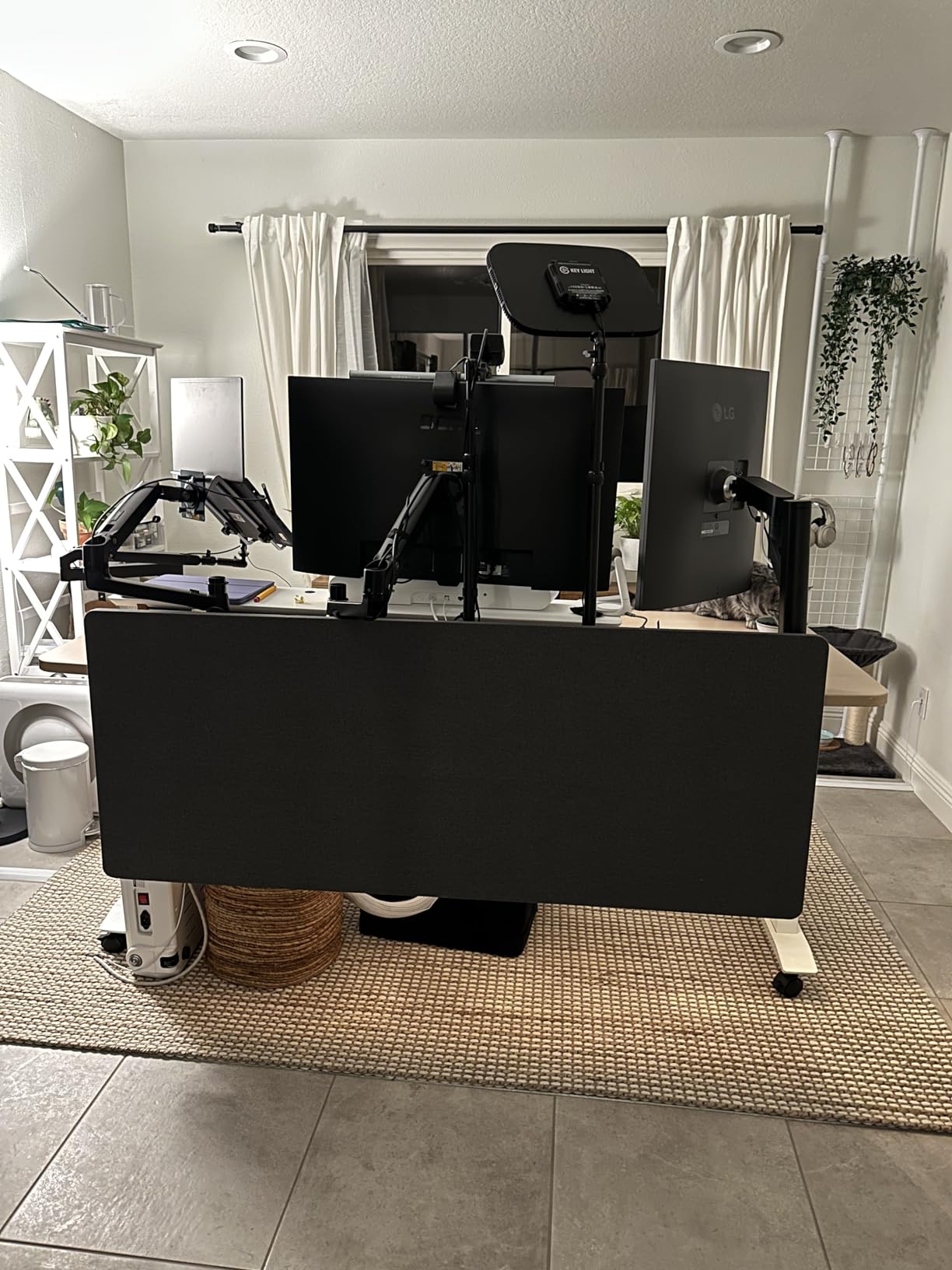 Stand Up Desk Store ReFocus Clamp-on Acoustic Desk Divider Privacy Panel That Reduces Noise and Visual Distractions (Cool Gray, 47.25