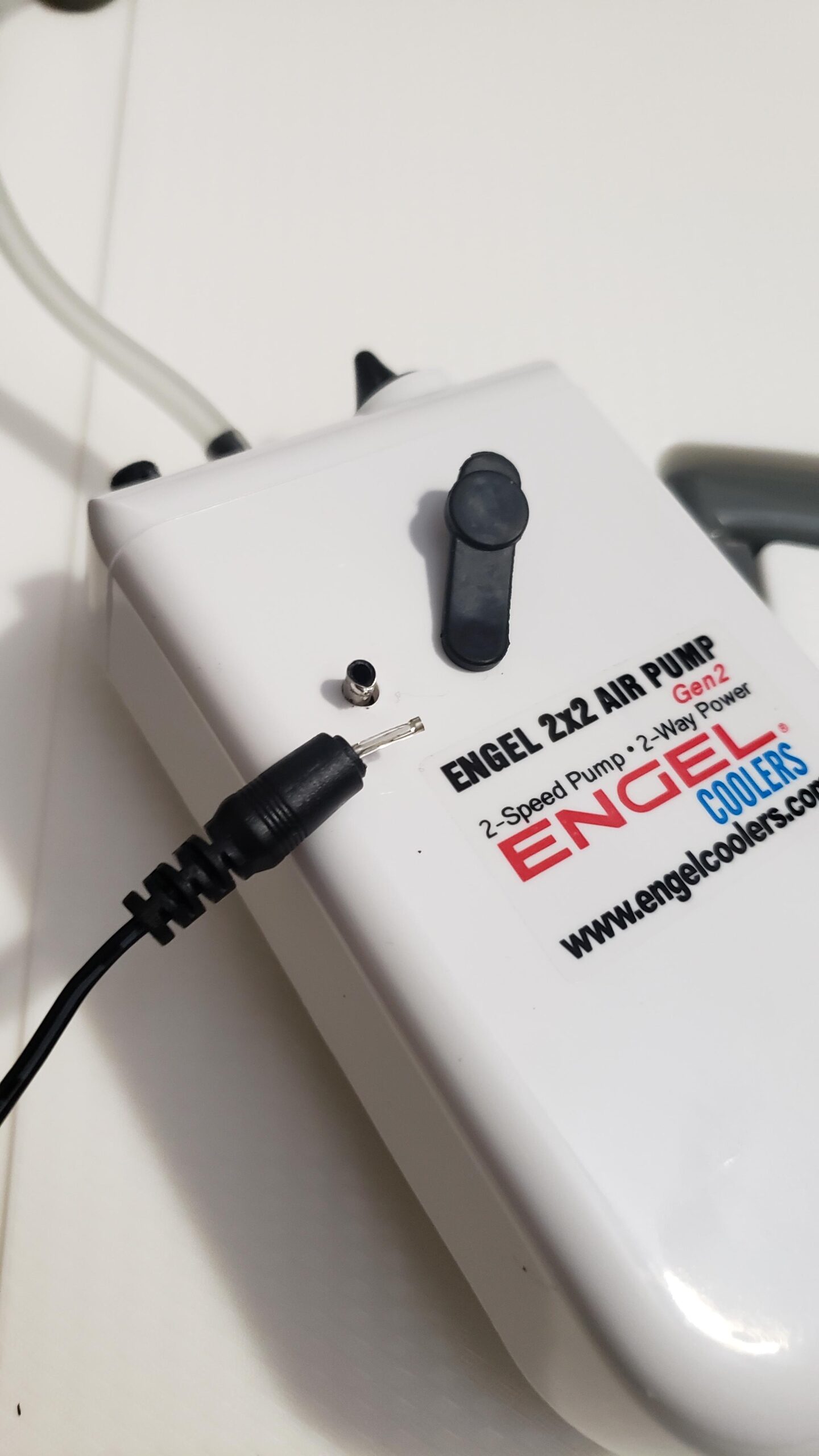 Engel 30qt Live Bait Cooler Box with 2nd Gen 2-Speed Portable Aerator Pump and 4 x Fishing Rod Holder Attachments customer photo 2