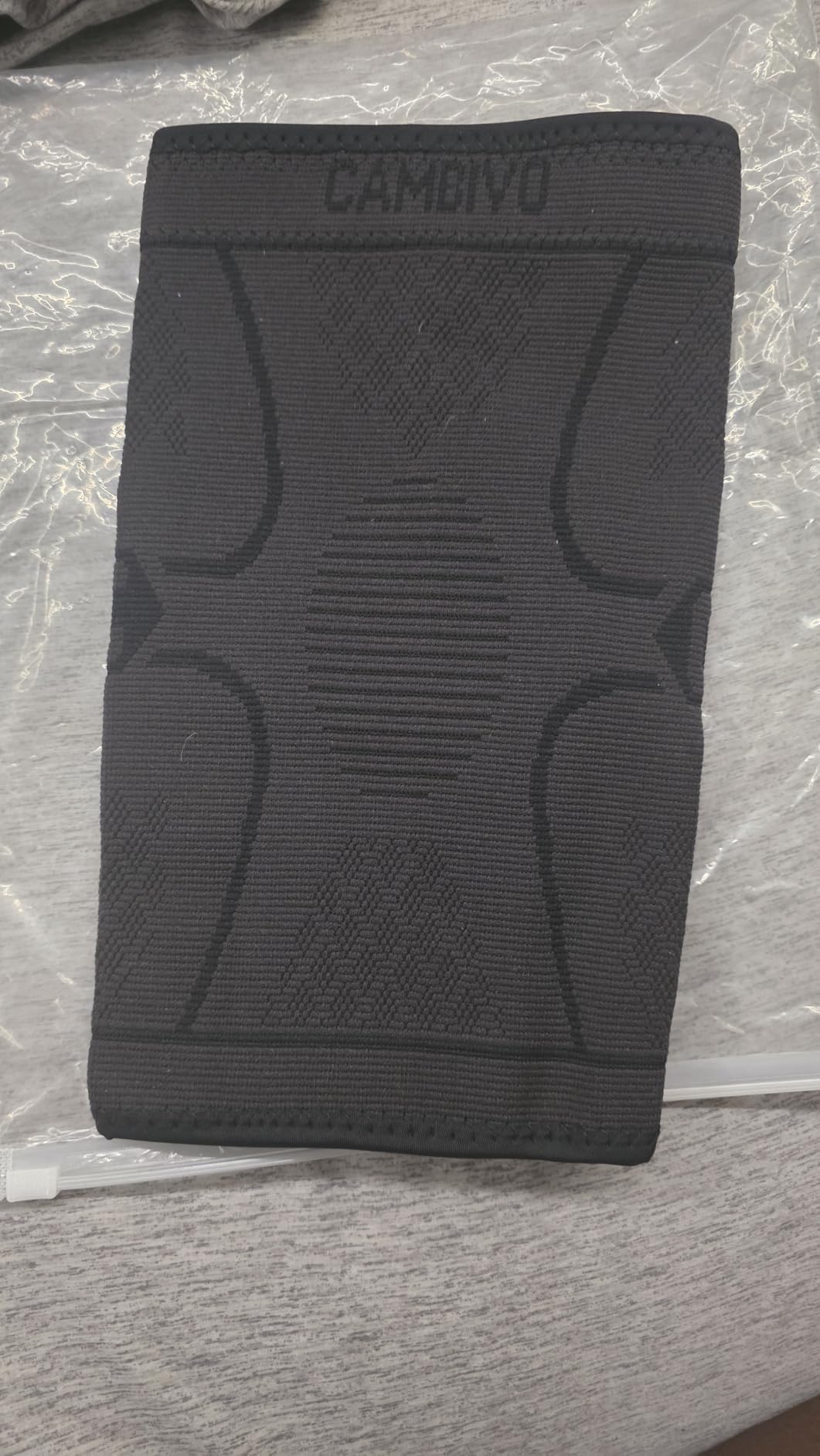 CAMBIVO 2 Pack Knee Braces for Women & Men, Knee Compression Sleeves for Knee Pain Relief, Knee Support with Non-Slip Silicone, Breathable, for Running, Workout, Weightlifting & Daily Use, Arthritis Support (Black, Medium) customer photo 2