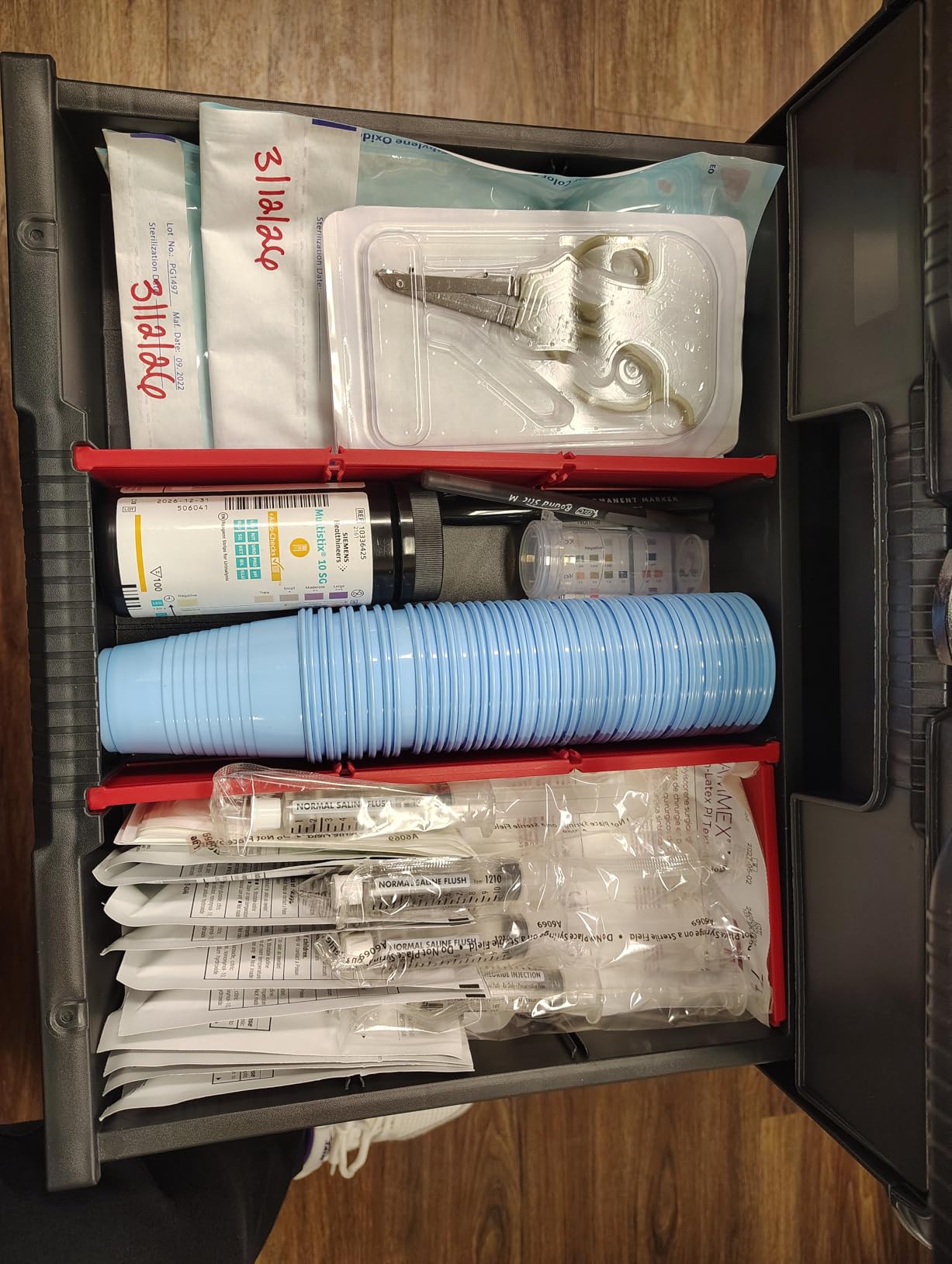 Keter Masterloader Resin Rolling Tool Box with Locking System and Removable Bins - Perfect Organization and Storage Chest for Power Drill, Tape Measure, and Screwdriver Set, Black customer photo 1