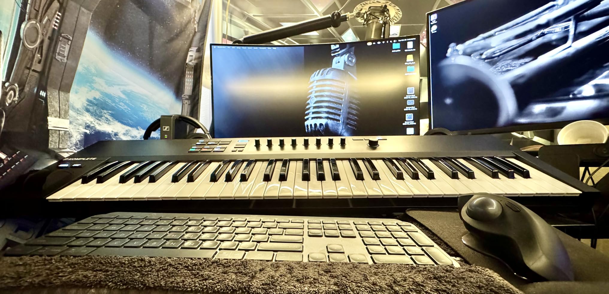 Native Instruments Komplete Kontrol A49 Controller Keyboard (25237) customer photo 1