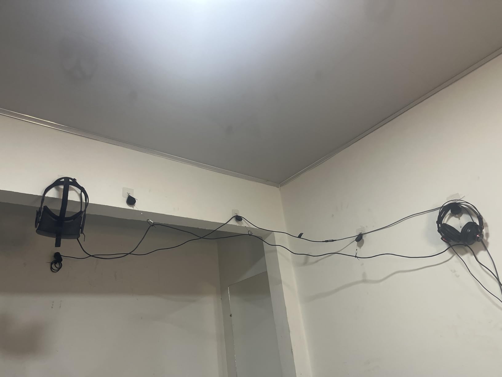 DS.Distinctive STYL VR Accessories Cable Management 6 Packs - Drill Free Retractable Ceiling Suspension System for HTC Vive/HTC Vive Pro Virtual Reality/Oculus Rift/PlayStation VR/Microsoft MR customer photo 1