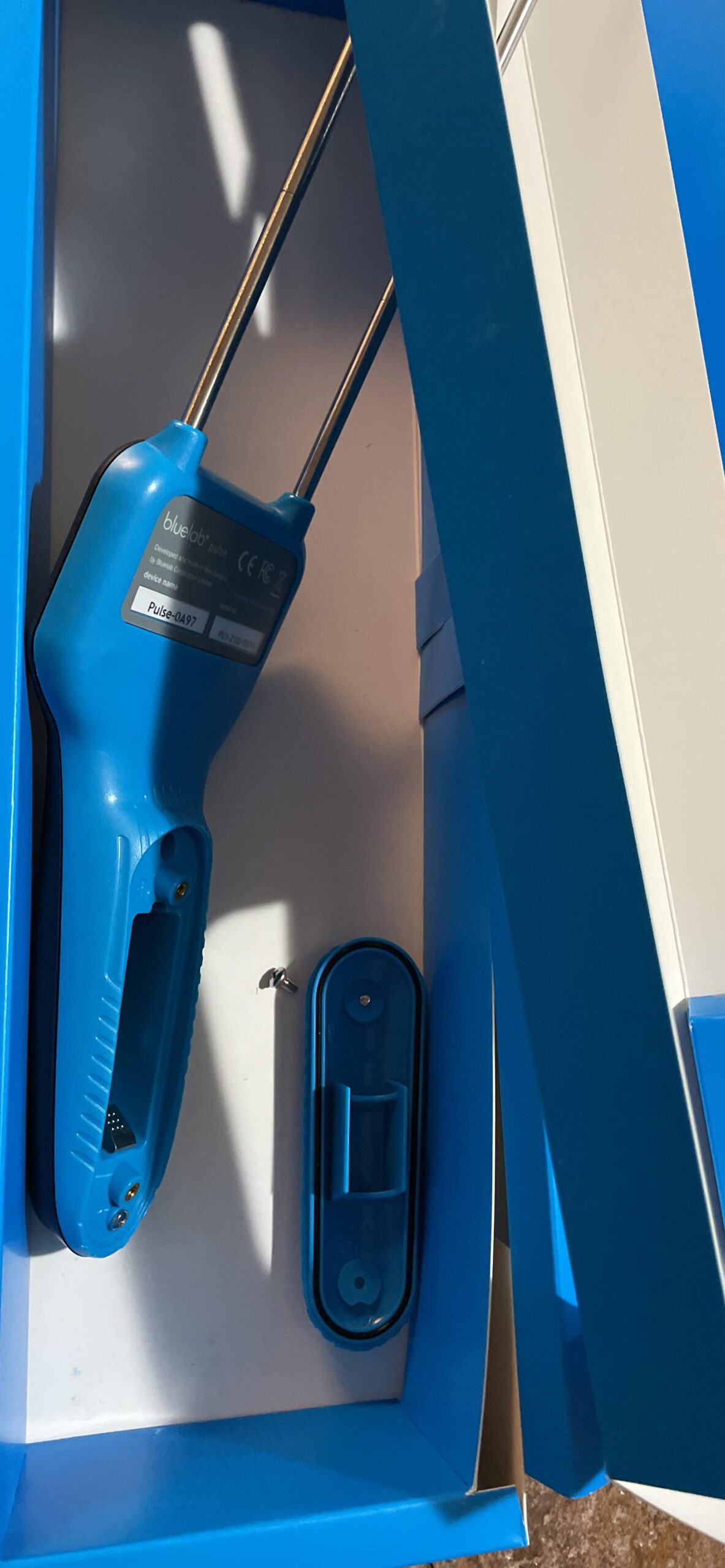 Bluelab Pulse Meter - Handheld Digital Soil Meter Measures Nutrients (TDS), Moisture & Temperature directly from the Root Zone - Grow Healthier Plants with Fast, Accurate Measurements customer photo 2