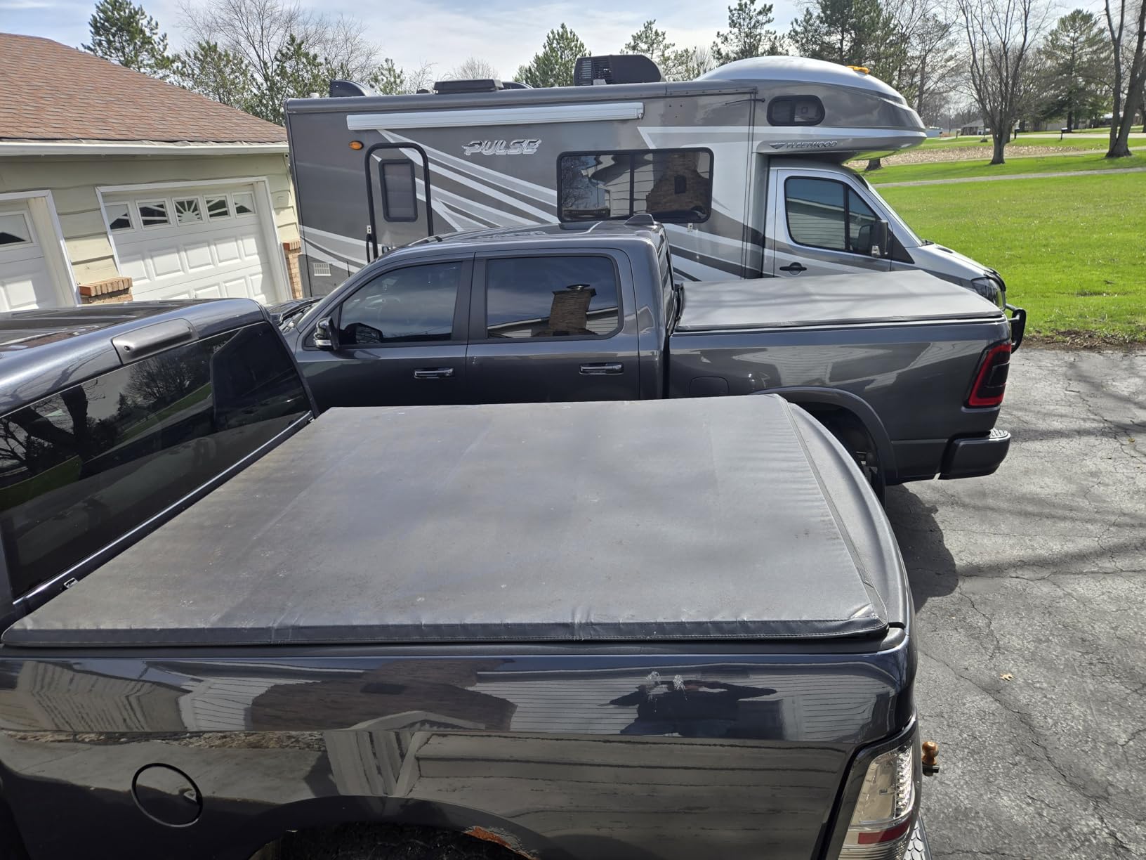 Tyger Auto T3 Soft Tri-fold Truck Bed Tonneau Cover Compatible with 2019-2026 Ram 1500 (Not Fit 19-24 Classic) | 5'7