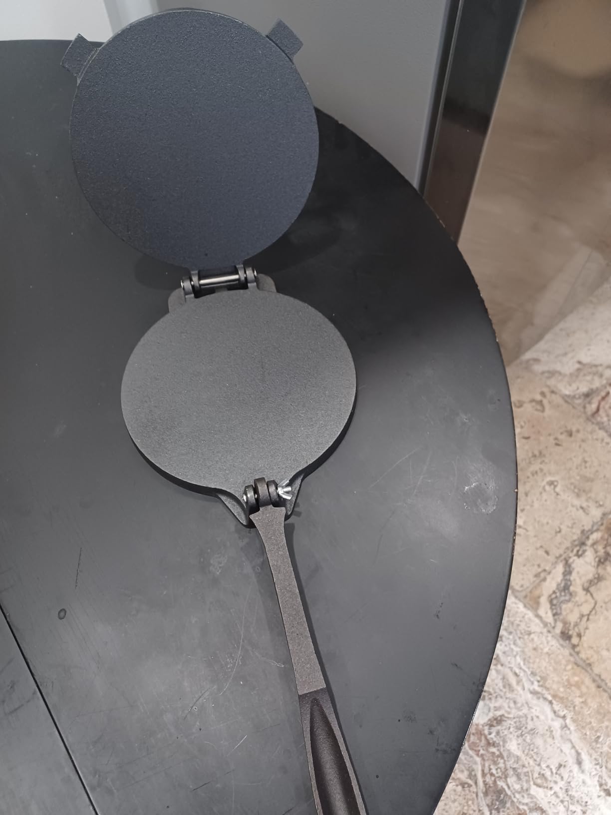 Uno Casa Cast Iron Tortilla Press 8 Inch - Tortilla Maker Press, Pre-Seasoned Roti Maker with 100 Pcs Parchment Paper - Heavy Duty Quesadilla Maker for Homemade Flatbreads, Rotis, Empanadas customer photo 2