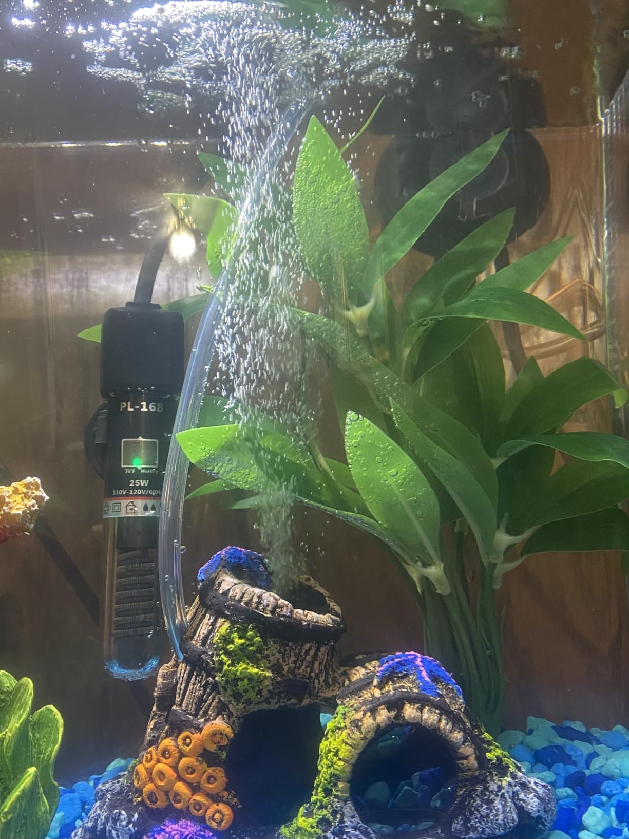 hygger Quiet Mini Air Pump for Aquarium 1.5 Watt Oxygen Fish Air Pump for 1-15 Gallon Fish Tank with Air Stone Air Tubing Clip Black customer photo 1