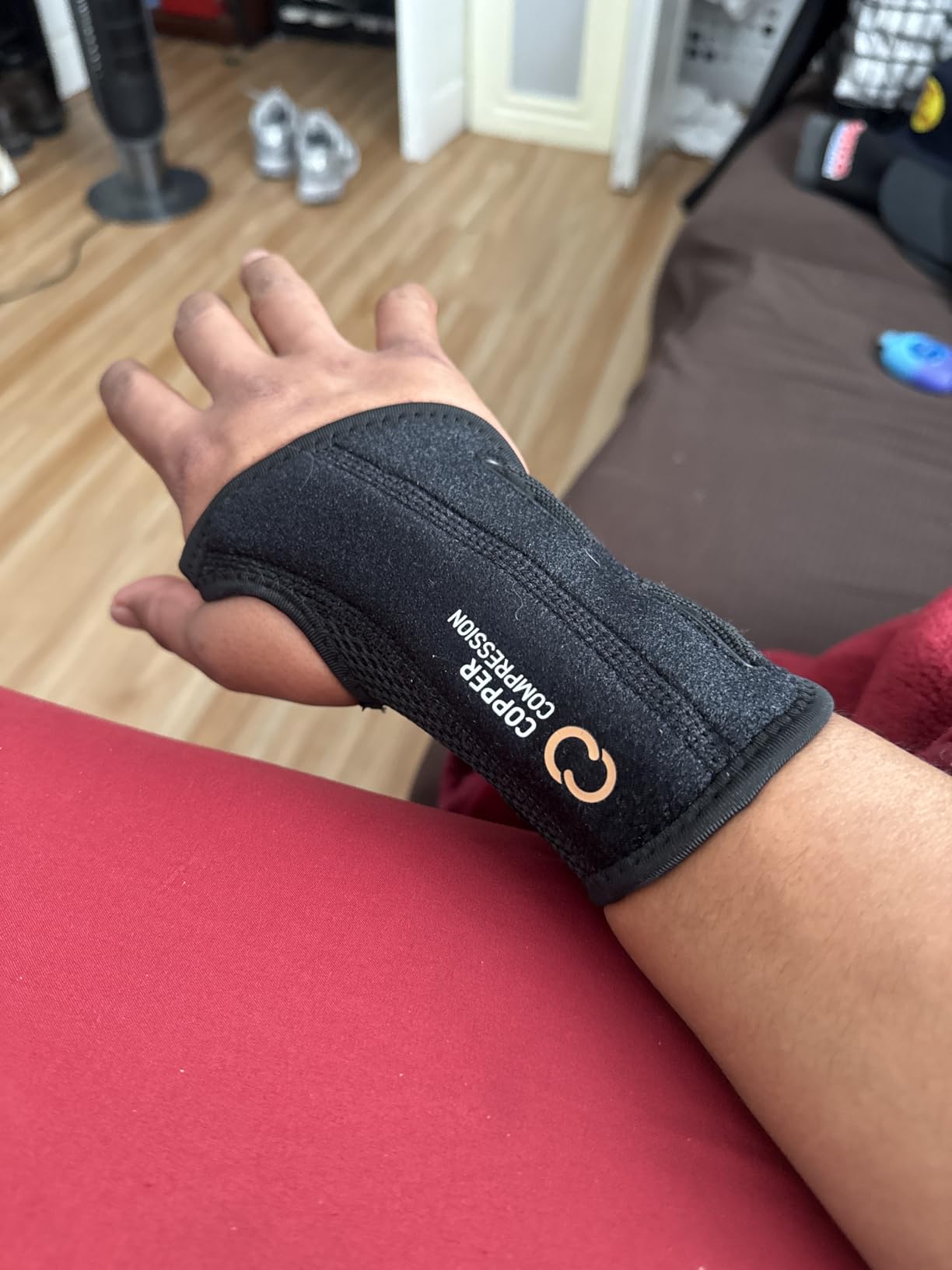 Copper Compression Advanced Wrist Brace - Copper Infused Adjustable Orthopedic Support Splint for Pain, Carpal Tunnel, Arthritis, Tennis Elbow, Tendinitis, RSI, Ganglion Cyst for Men Women Right S/M customer photo 2