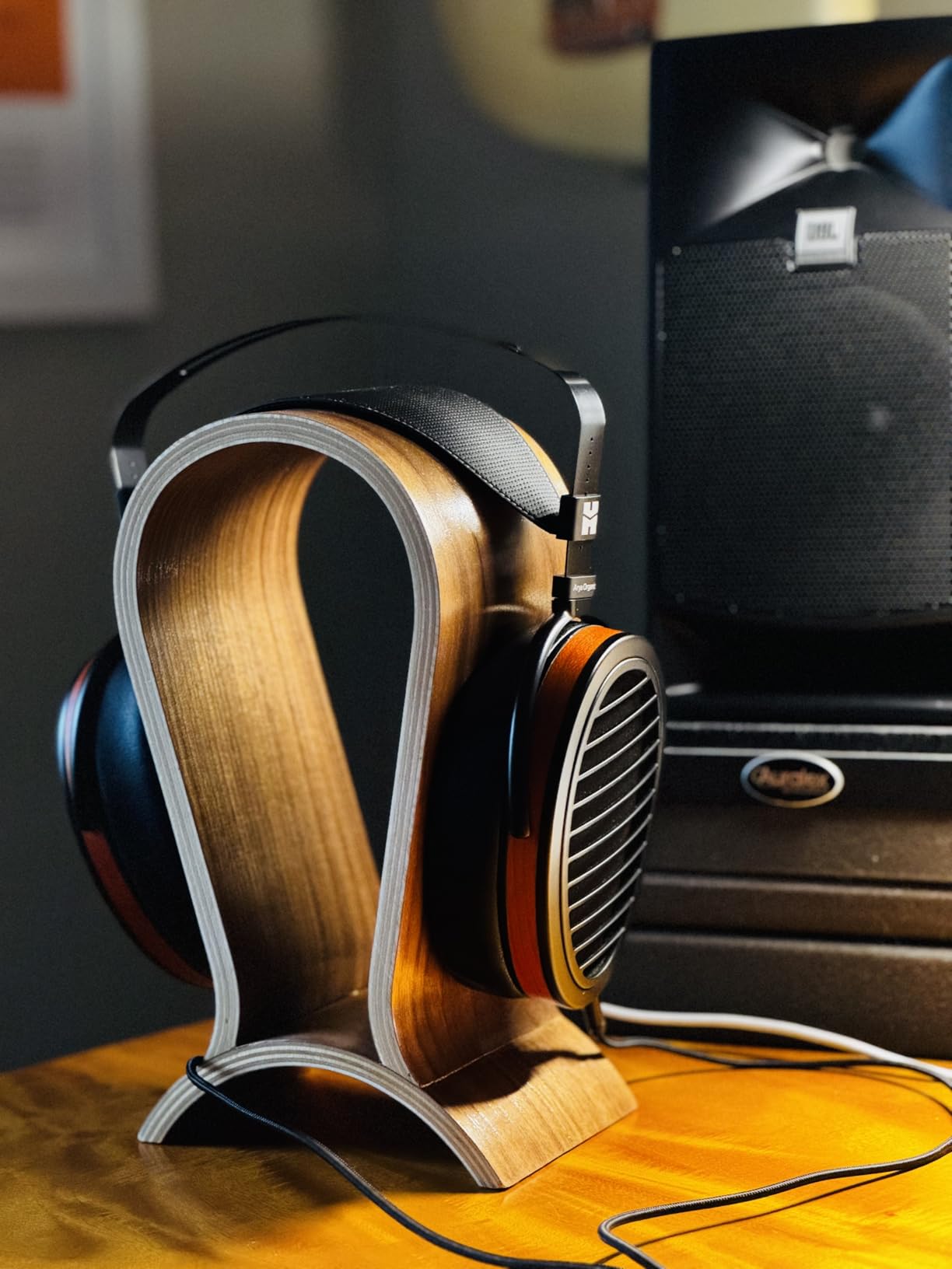 Headphone Stand Wood, Headset Stand for Desk, Walnut Gaming Headphone Holder Compatible for Sennheiser, Bose, Beats, Razer, AKG, Airpod Max, HyperX, Sony PS4 et. customer photo 1