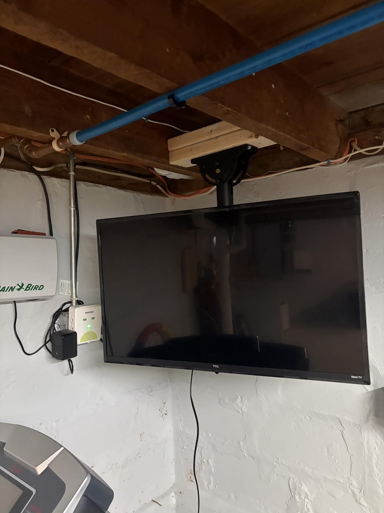 WALI Ceiling TV Mount for 26-65 Inch LCD LED OLED 4K TVs, Hanging Pole Ceiling Mount TV Bracket Up Down, TV Ceiling Mounts for Gym Patio Gazebo, up to 110 lbs, Max VESA 400x400mm (CM2665), Black customer photo 1