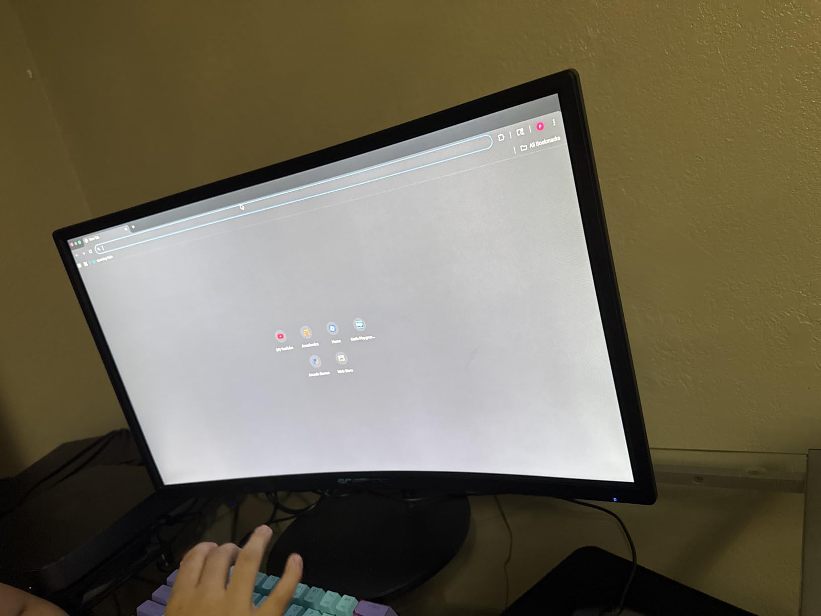 Sceptre Curved 24-inch Gaming Monitor 1080p R1500 98% sRGB HDMI x2 VGA Build-in Speakers, VESA Wall Mount Machine Black (C248W-1920RN Series) customer photo 2