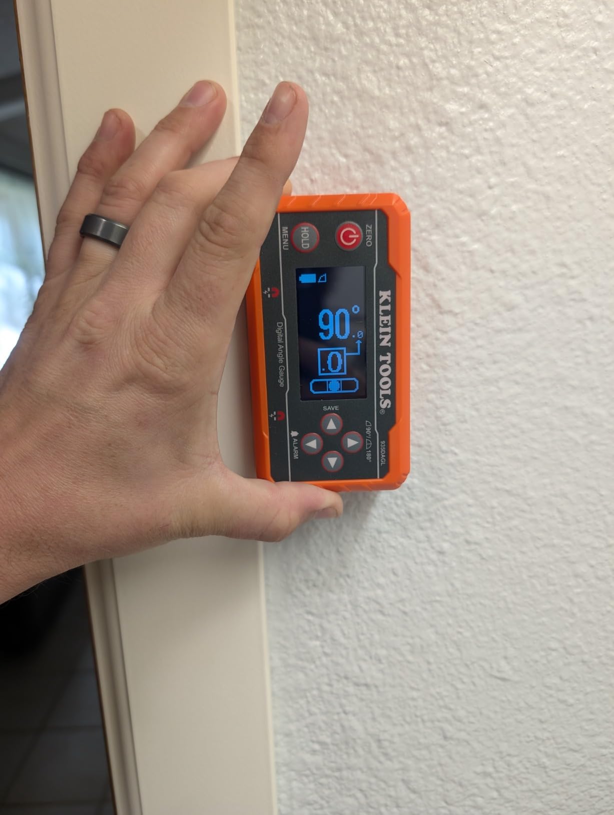 Klein Tools 935DAGL Digital Level Angle Finder with Programmable Angles, Measures 0 - 90 and 0 - 180 Degree or Dual Axis Bullseye Ranges customer photo 2