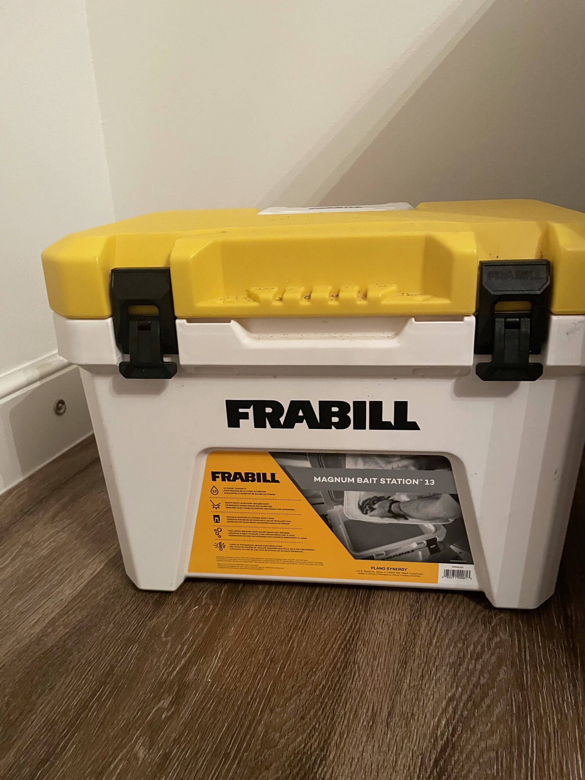 Frabill Magnum Bait Station 19 Quart Live Bait Well, White and Yellow customer photo 1