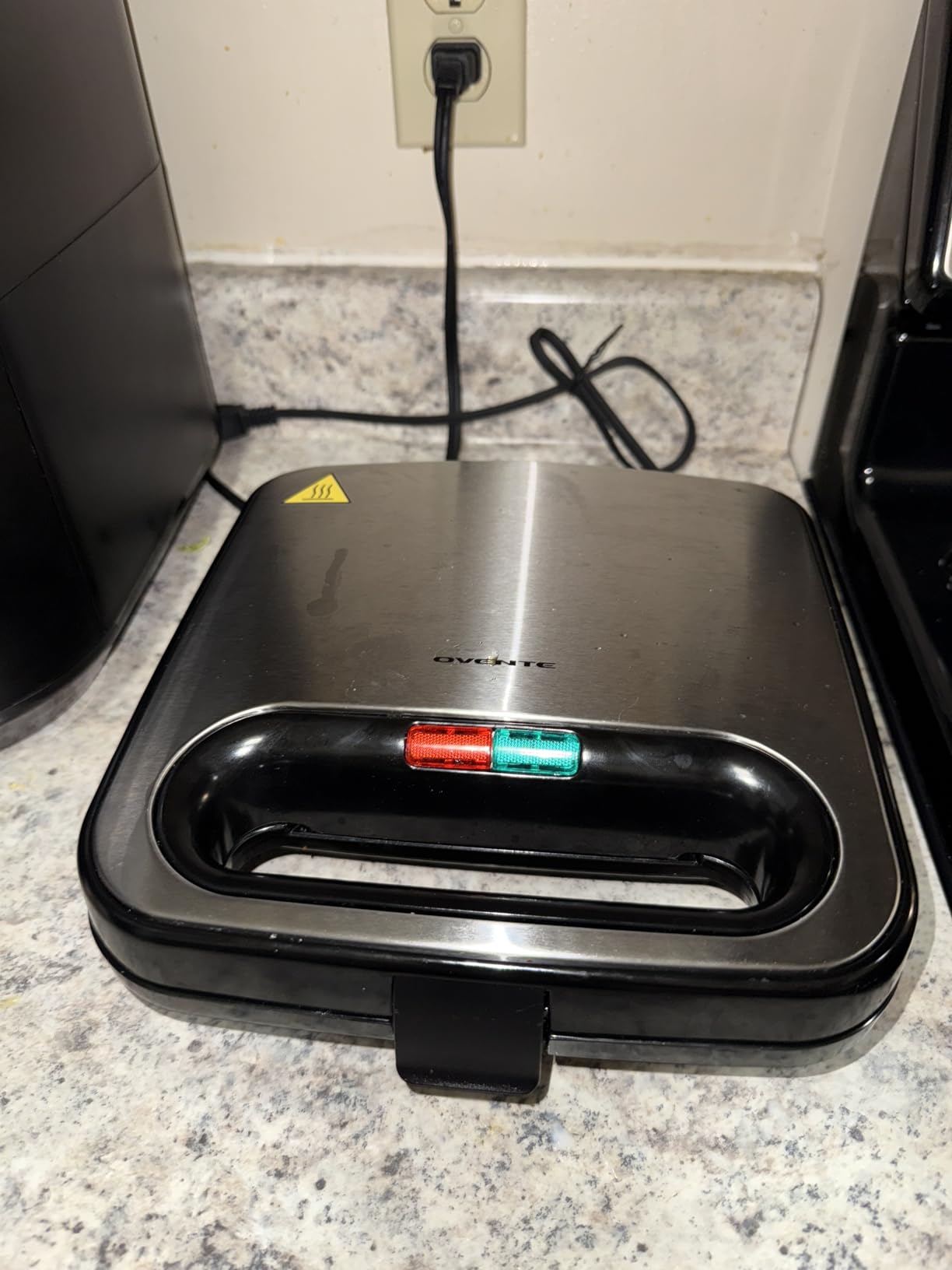 OVENTE Electric Sandwich Maker with Non-Stick Plates, Indicator Lights, Cool Touch Handle, Easy to Clean and Store, Perfect for Cooking Breakfast, Grilled Cheese, Tuna Melts and Snacks, Black GPS401B customer photo 1
