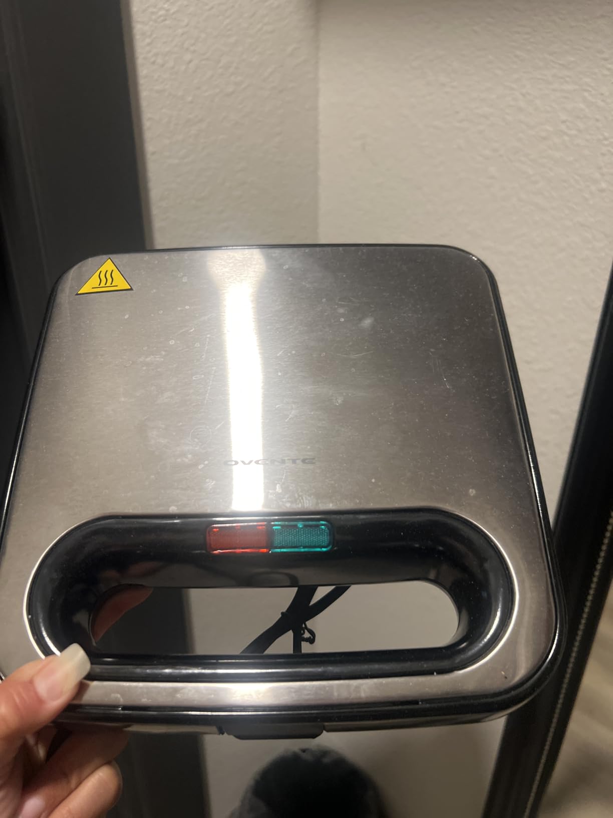 OVENTE Electric Sandwich Maker with Non-Stick Plates, Indicator Lights, Cool Touch Handle, Easy to Clean and Store, Perfect for Cooking Breakfast, Grilled Cheese, Tuna Melts and Snacks, Black GPS401B customer photo 2