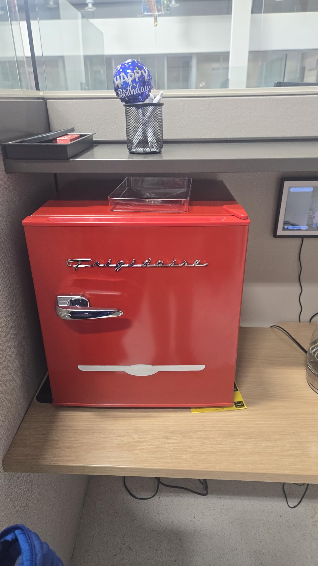 Frigidaire EFR176 1.6 cu. ft. Retro Bar Fridge with Side Bottle Opener (Moonbeam) customer photo 1