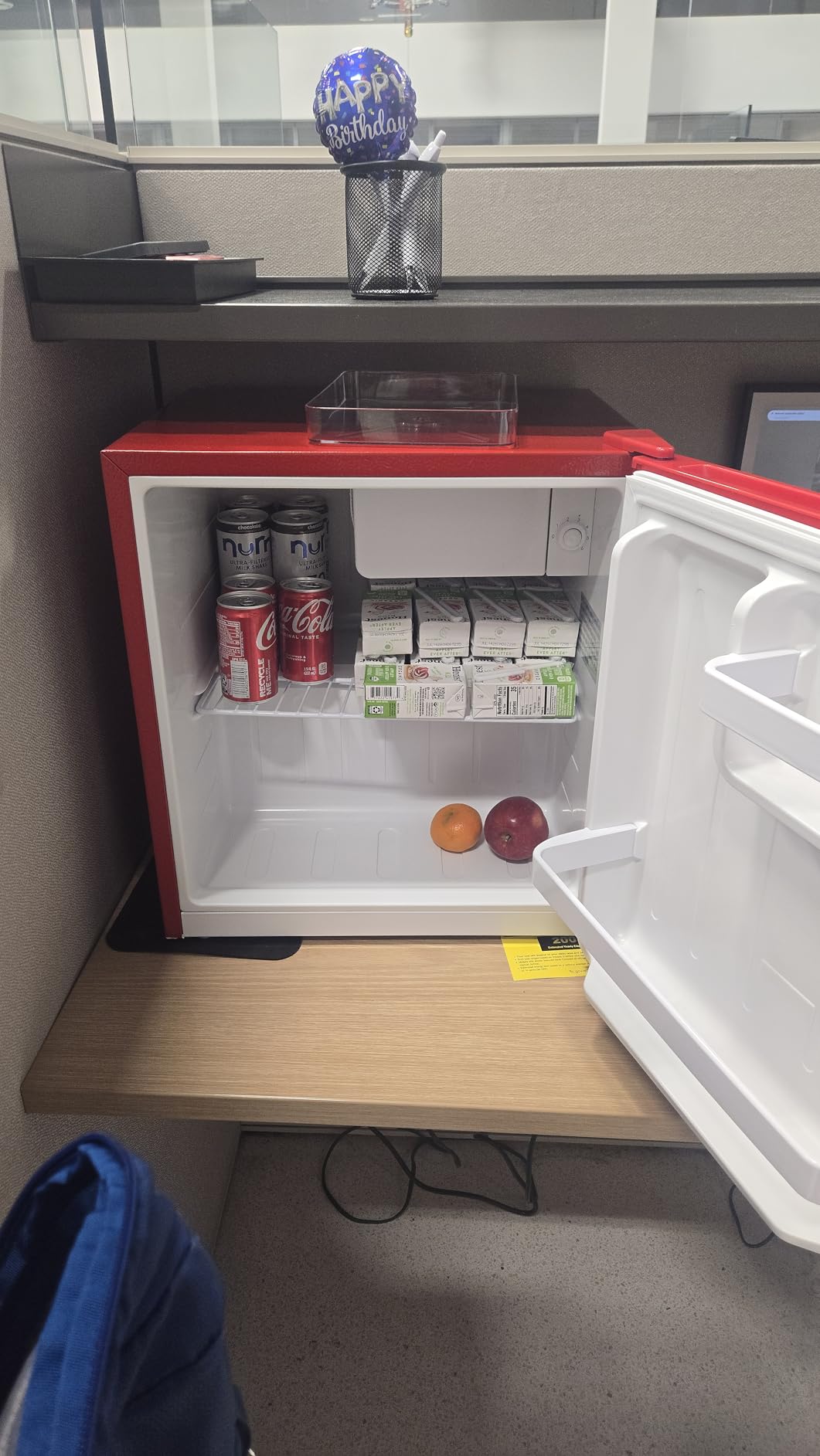 Frigidaire EFR176 1.6 cu. ft. Retro Bar Fridge with Side Bottle Opener (Moonbeam) customer photo 2
