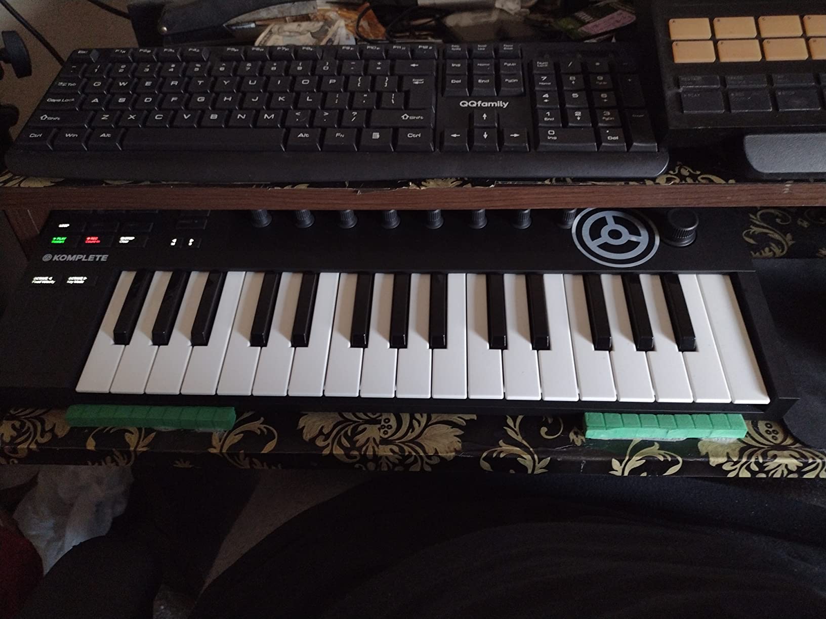 Native Instruments Komplete Kontrol M32 Controller Keyboard (26154) customer photo 2